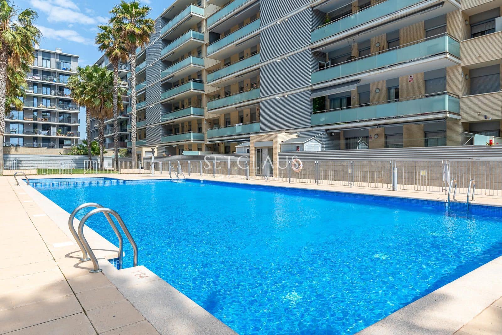 Piso de 3 habitaciones en Badalona en venta con piscina - 528.000 € (Ref: 9806966)