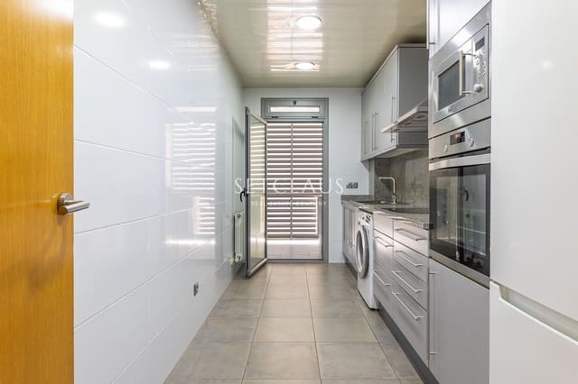 Piso de 3 habitaciones en Badalona en venta con piscina - 520.000 € (Ref: 9807423)