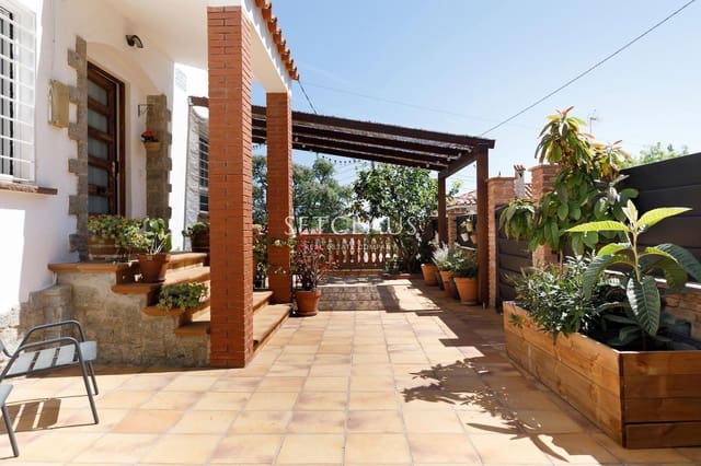 4 makuuhuone Huvila myytävänä paikassa El Masnou - 750 000 € (Ref: 9807424)