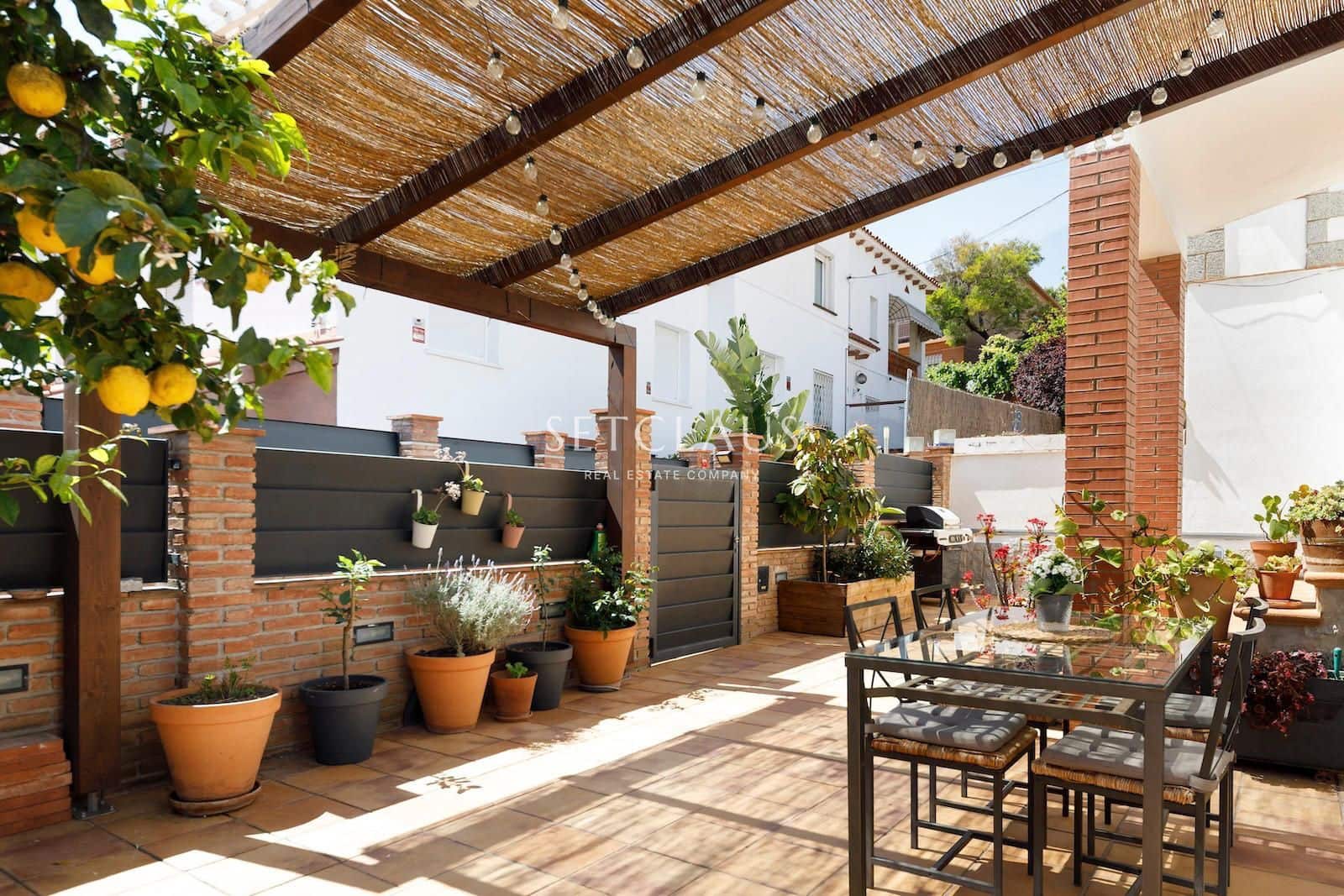 4 makuuhuone Huvila myytävänä paikassa El Masnou - 750 000 € (Ref: 9807424)