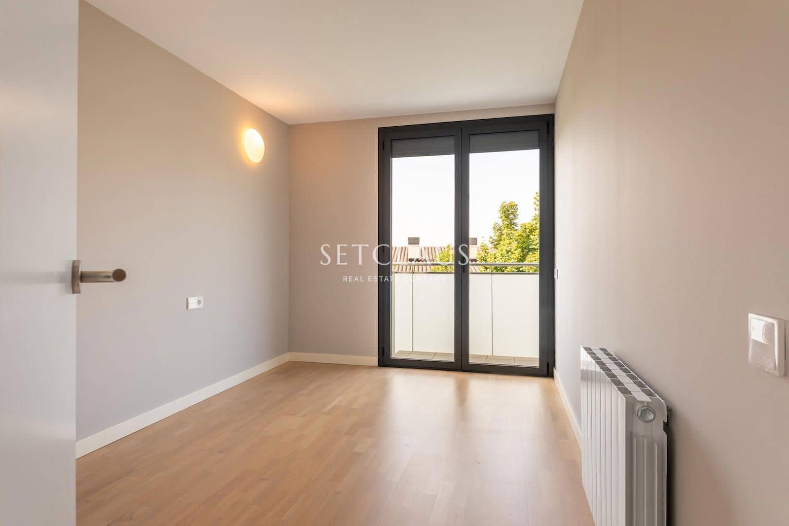 4 soveværelse Byhus til leje i Teia med swimmingpool garage - € 3.000 (Ref: 9818743)