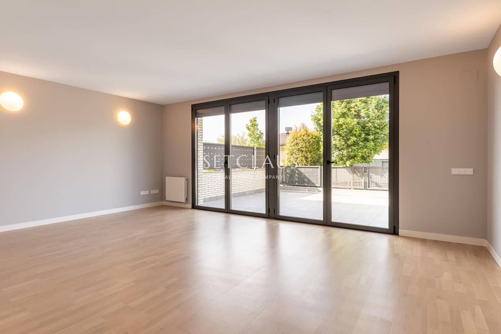 4 soveværelse Byhus til leje i Teia med swimmingpool garage - € 2.950 (Ref: 9818744)