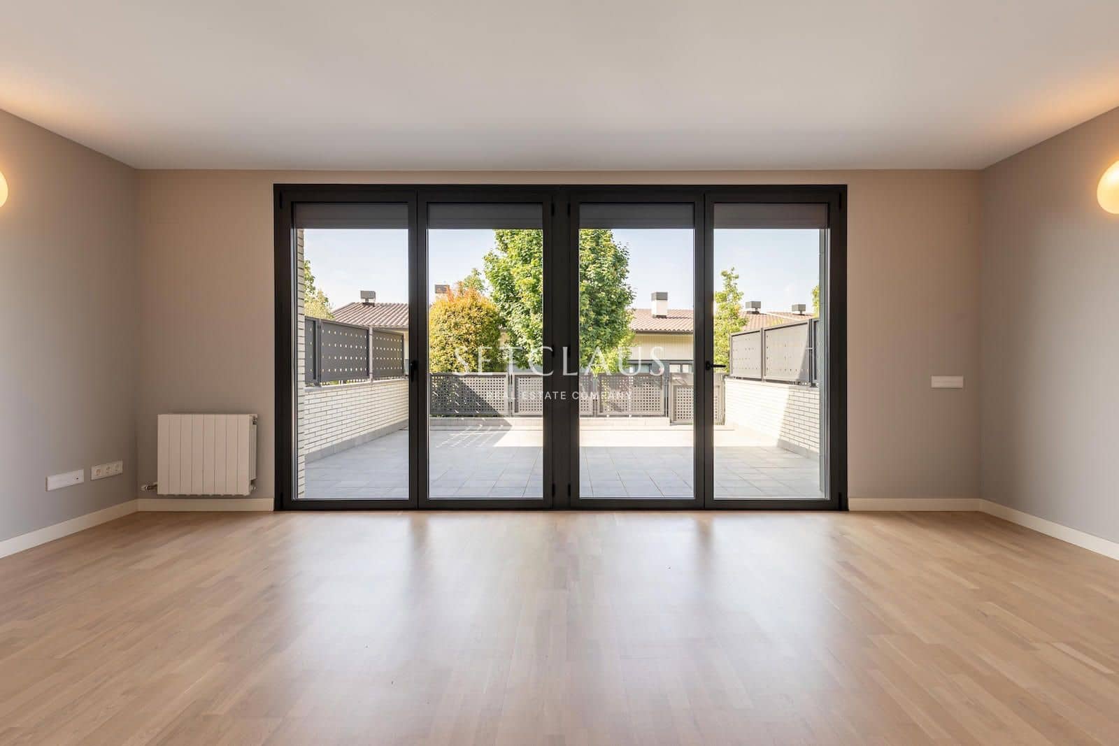4 soveværelse Byhus til leje i Teia med swimmingpool garage - € 2.950 (Ref: 9818744)