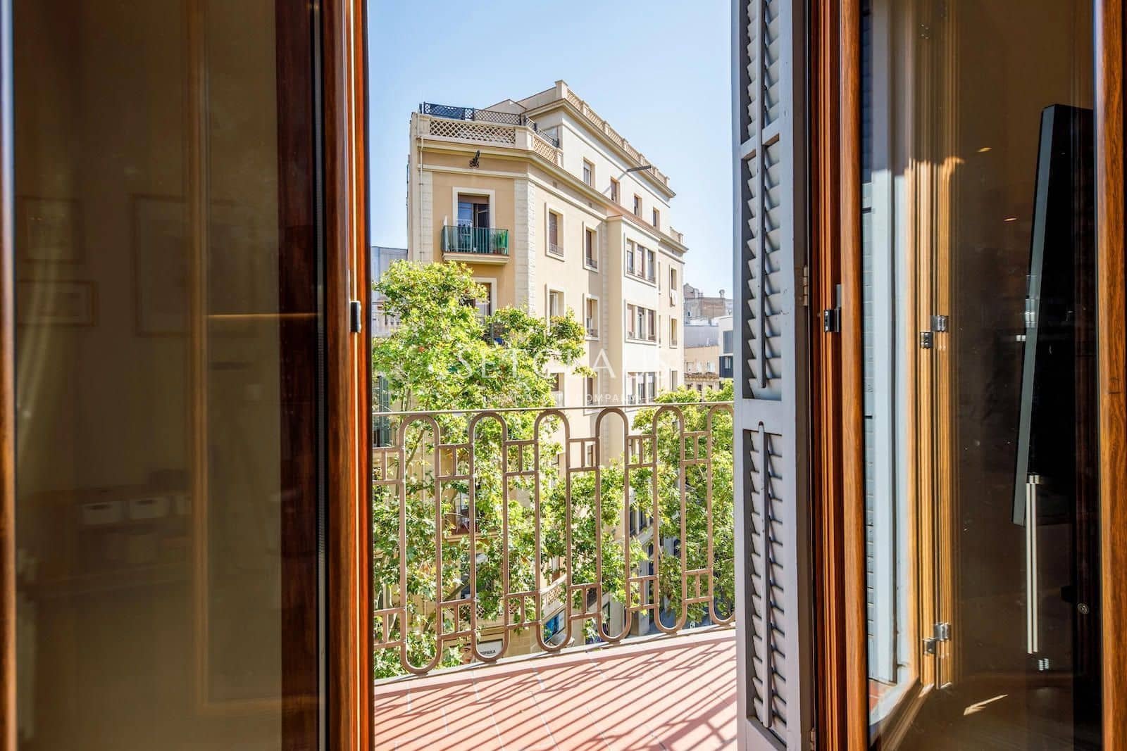 2 bedroom Flat for sale in Barcelona city - € 480,000 (Ref: 9819561)