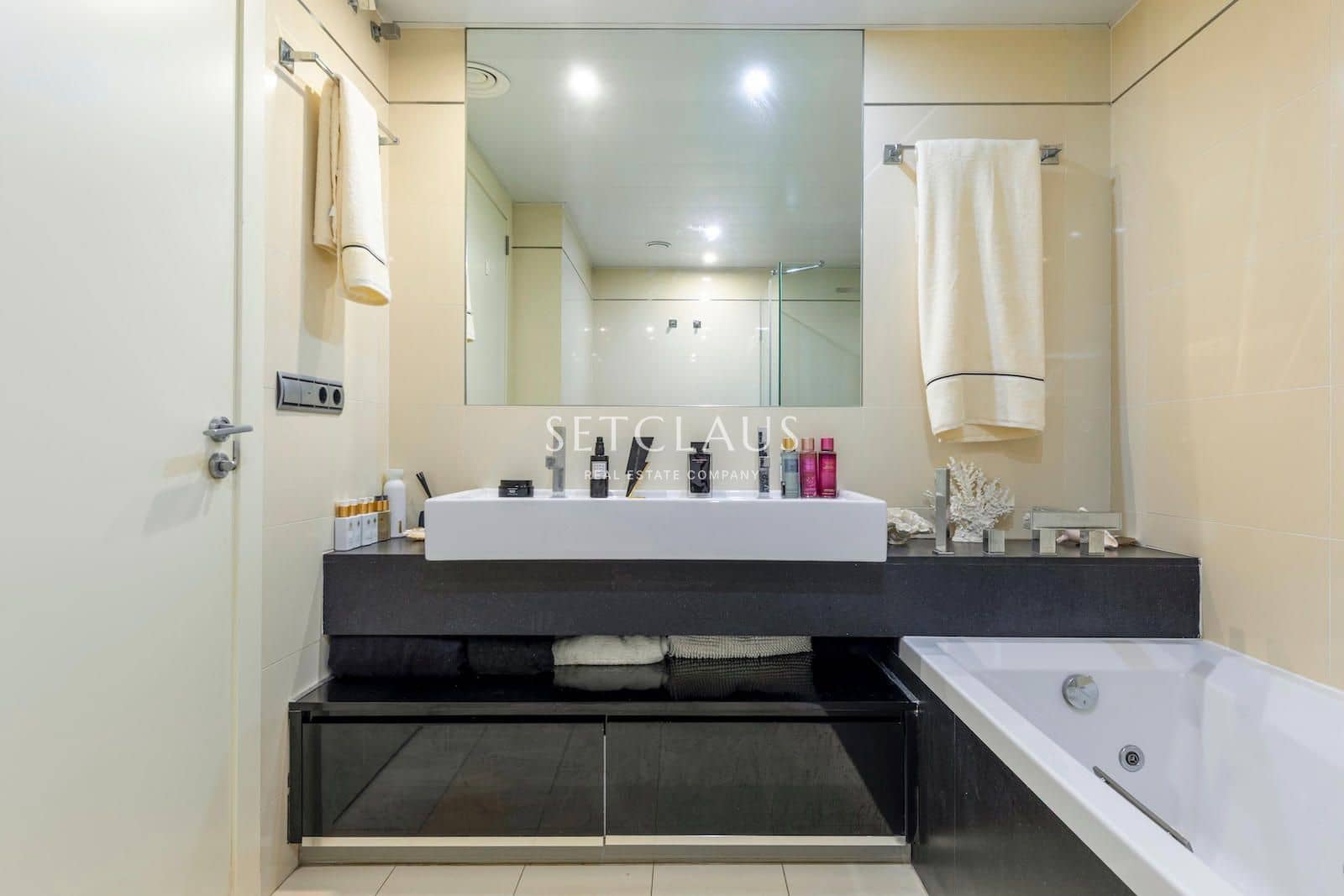 3 sypialnia Mieszkanie na sprzedaż w Miasto Barcelona z basenem - 1 780 000 € (Ref: 9866196)