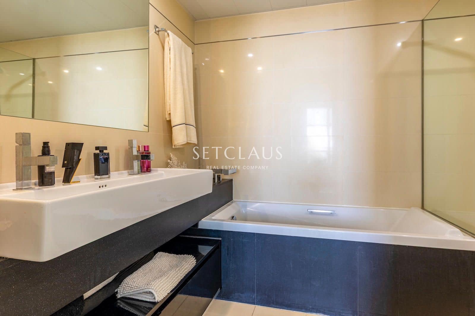 3 sypialnia Mieszkanie na sprzedaż w Miasto Barcelona z basenem - 1 780 000 € (Ref: 9866196)