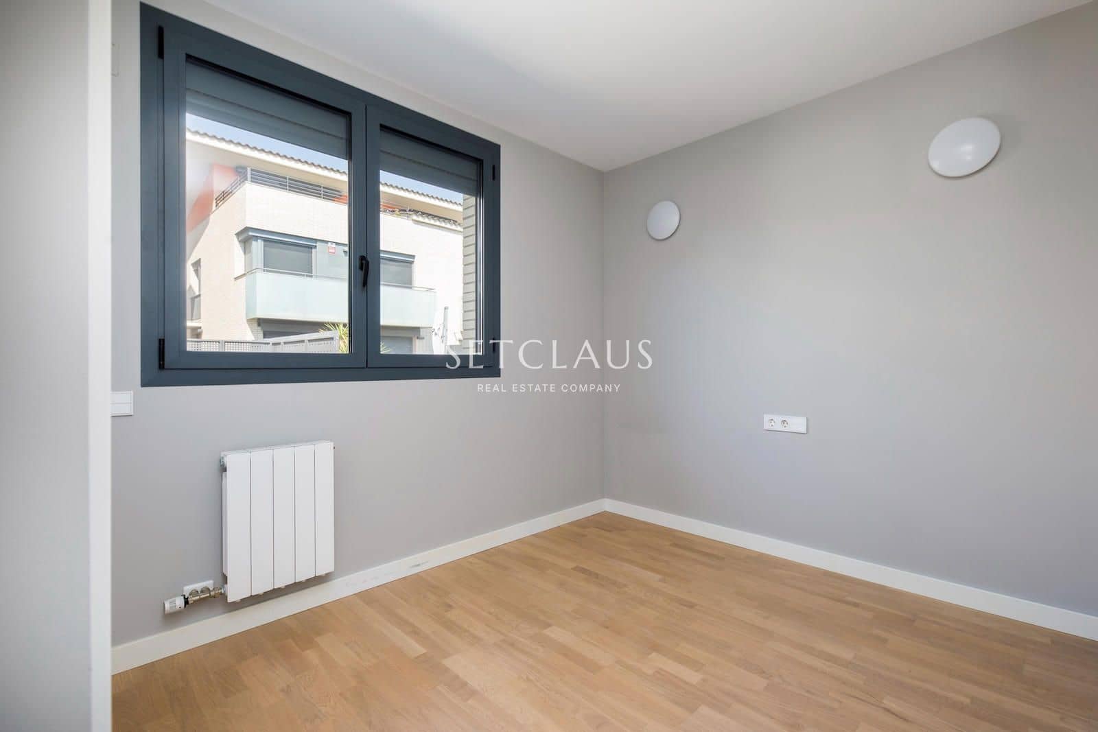 4 slaapkamer Huis te huur in Teia met zwembad garage - € 3.000 (Ref: 9953356)