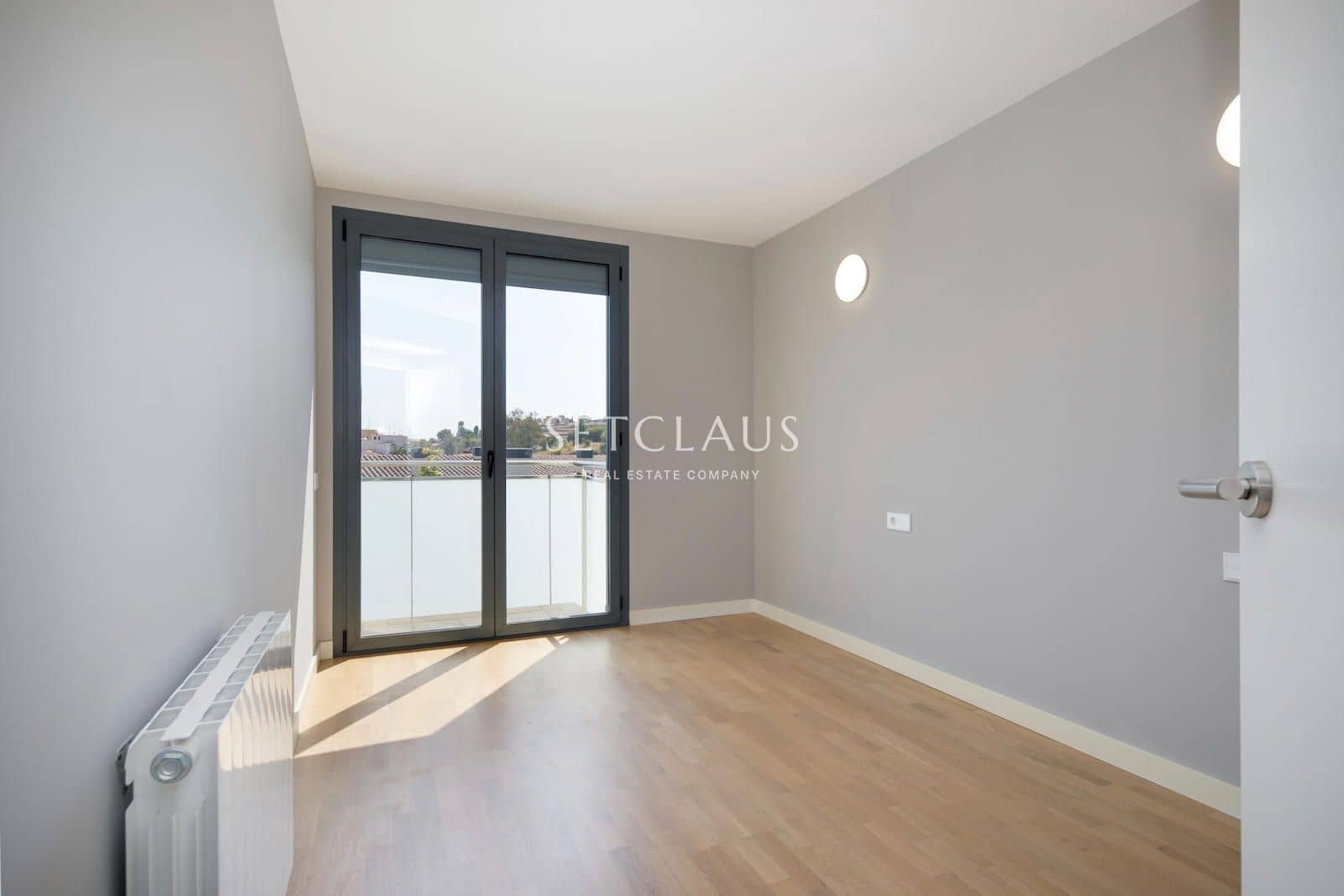 4 slaapkamer Huis te huur in Teia met zwembad garage - € 3.000 (Ref: 9953356)