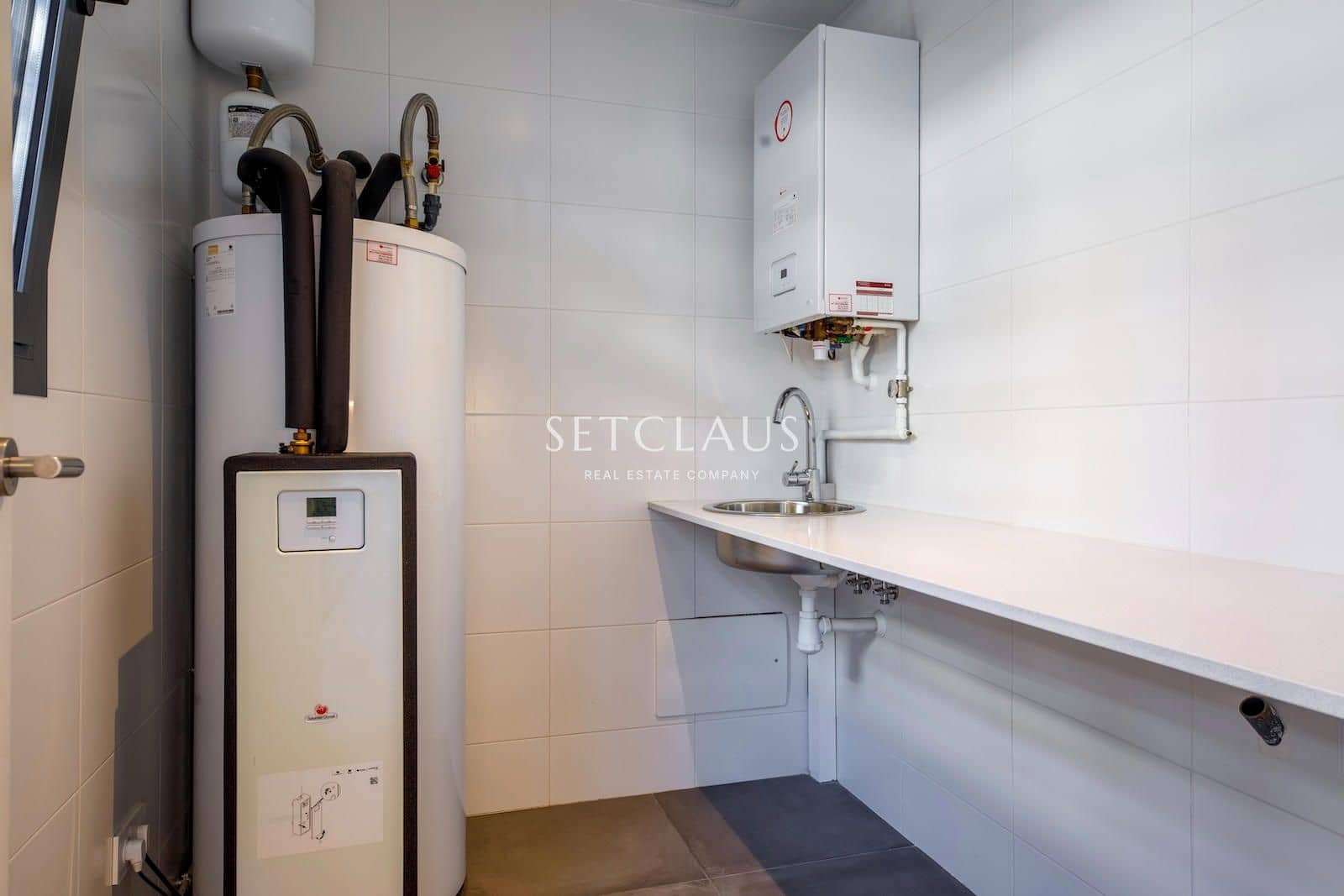4 slaapkamer Huis te huur in Teia met zwembad garage - € 3.000 (Ref: 9953356)