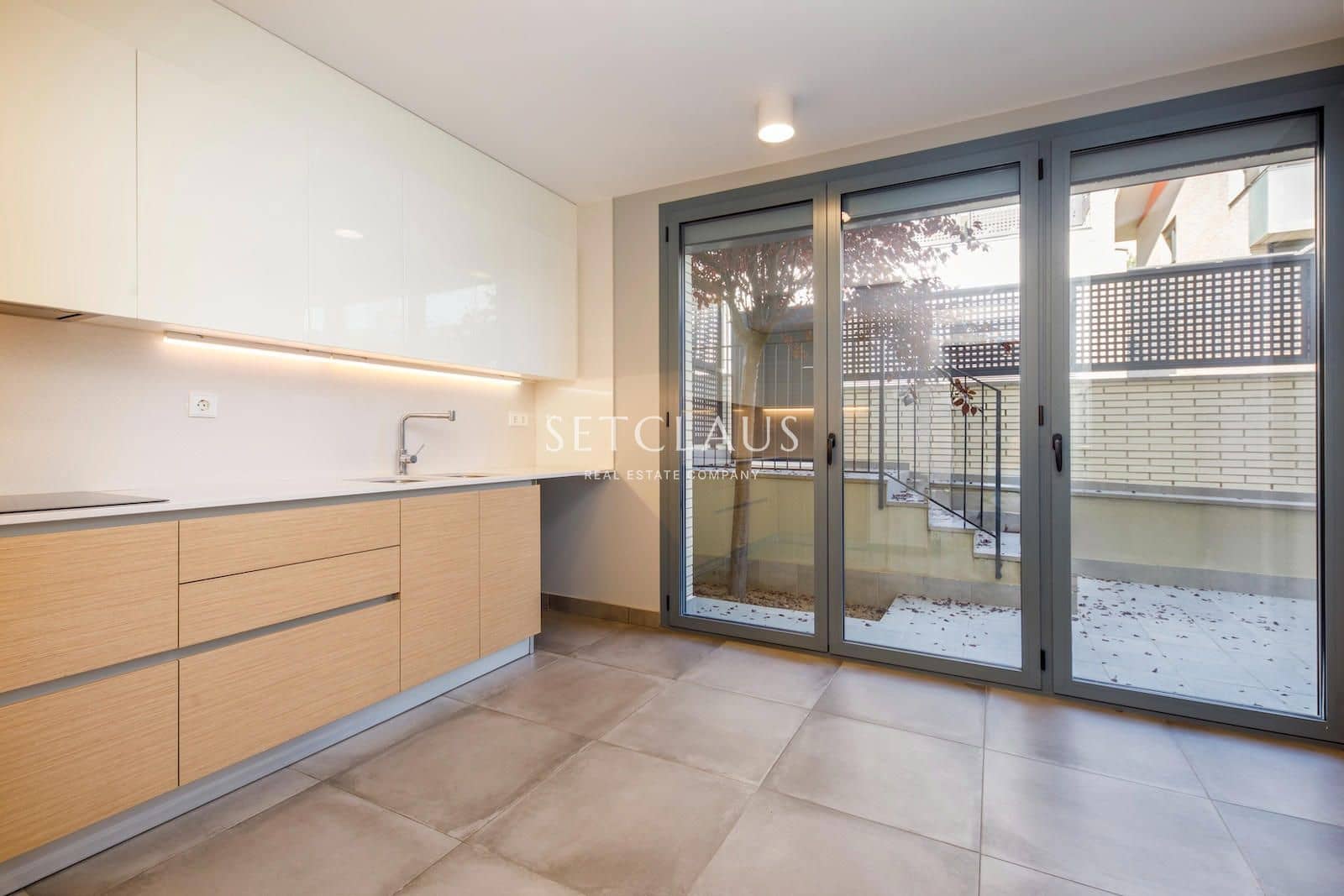 4 slaapkamer Huis te huur in Teia met zwembad garage - € 3.000 (Ref: 9953356)