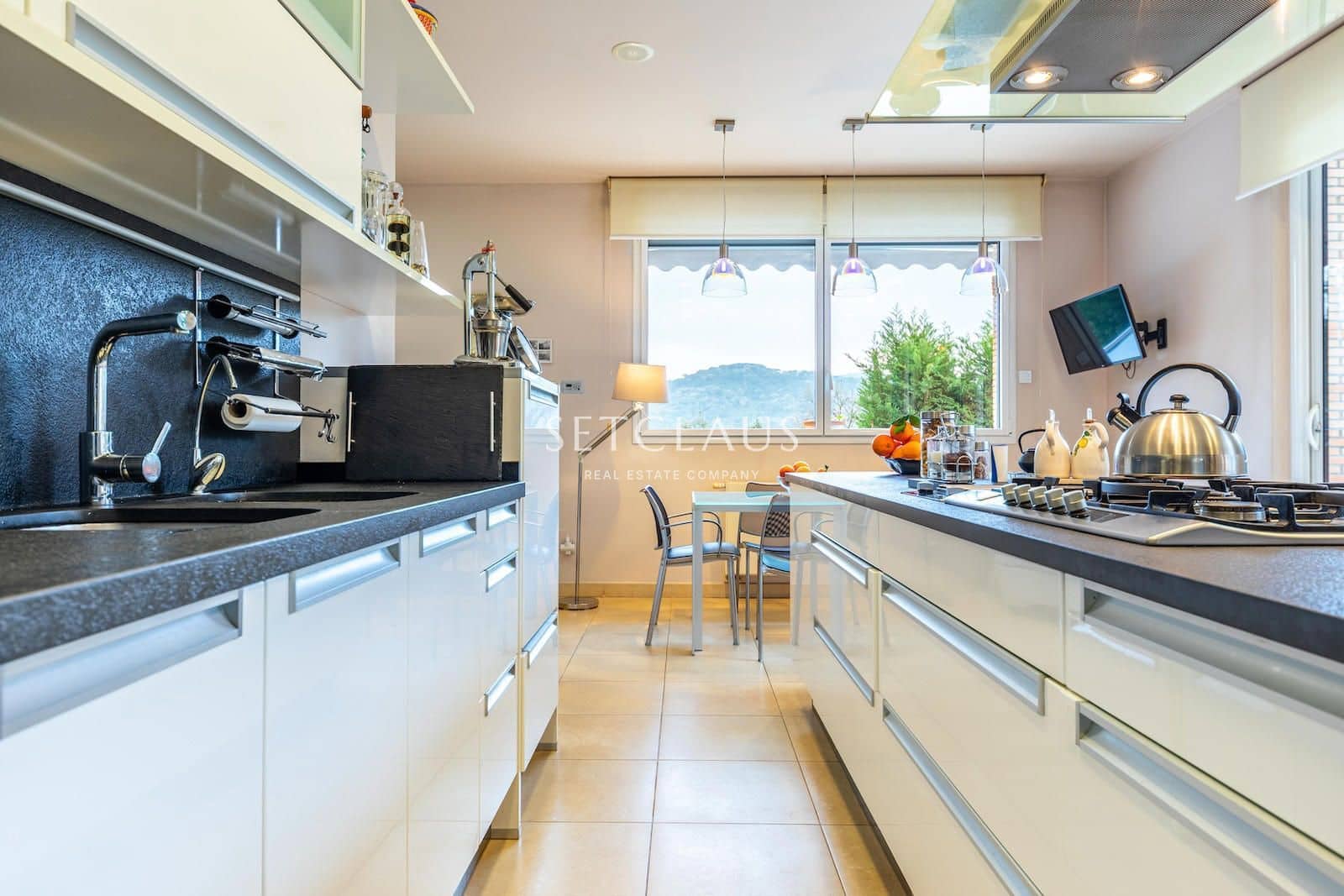 7 bedroom Villa for sale in Vallromanes with pool garage - € 1,790,000 (Ref: 9964147)
