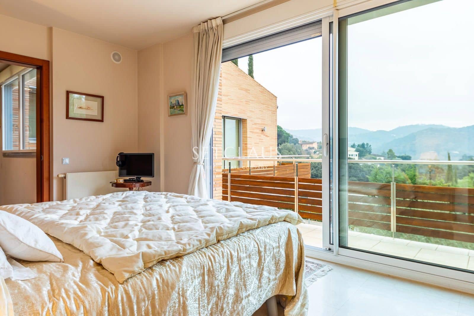 7 bedroom Villa for sale in Vallromanes with pool garage - € 1,790,000 (Ref: 9964147)