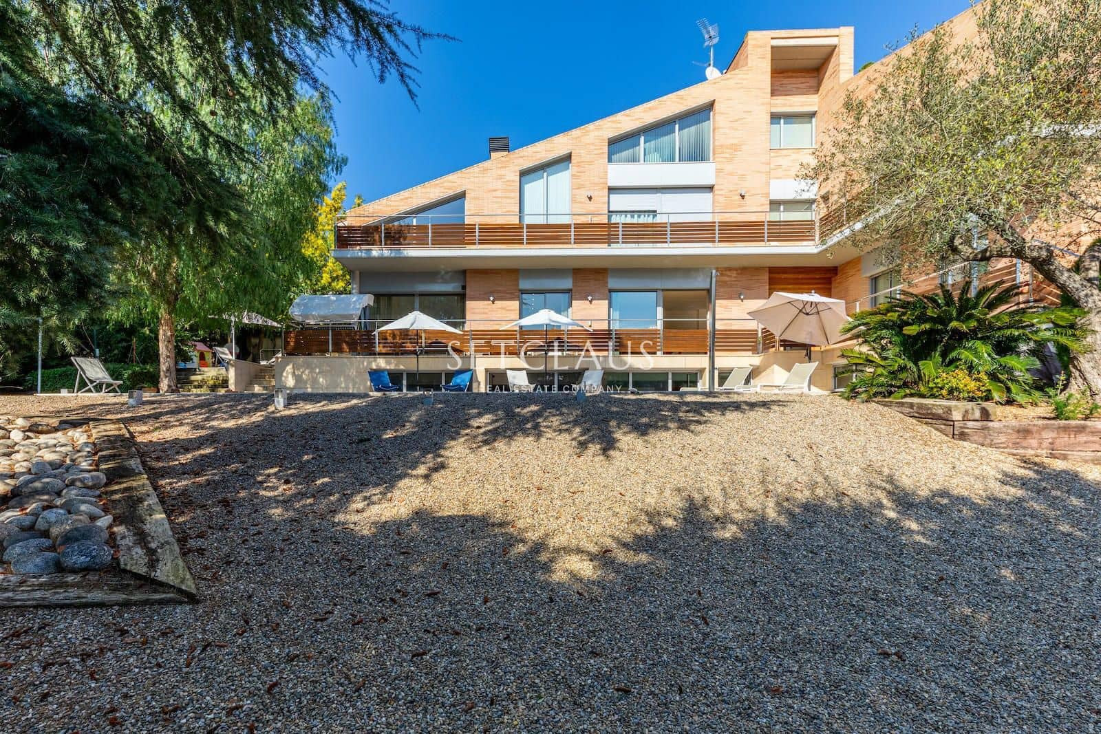 7 bedroom Villa for sale in Vallromanes with pool garage - € 1,790,000 (Ref: 9964147)