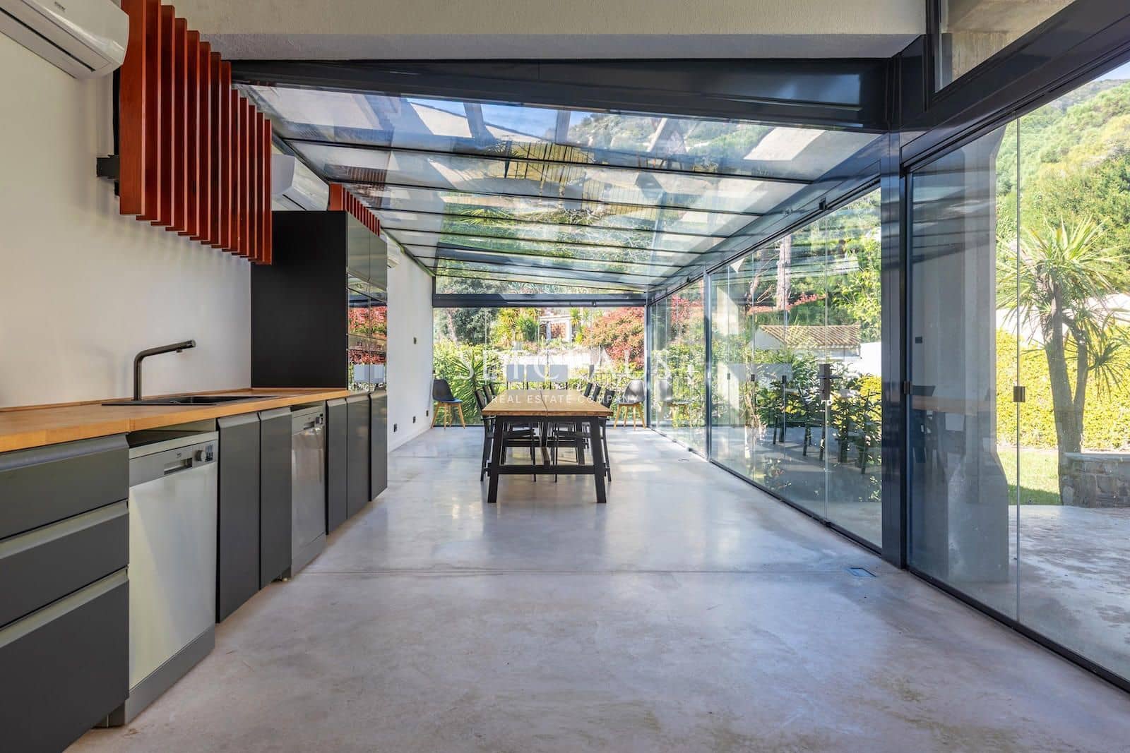 5 sypialnia Willa na sprzedaż w Badalona z basenem garażem - 1 850 000 € (Ref: 9973975)