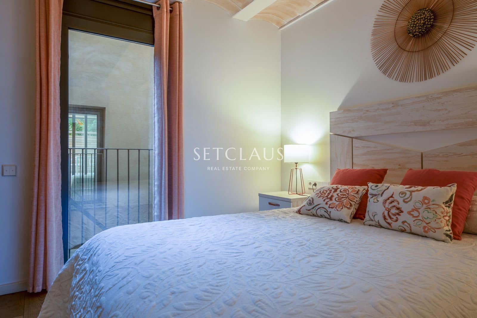 2 bedroom Flat for sale in Barcelona city with pool - € 790,000 (Ref: 9999387)