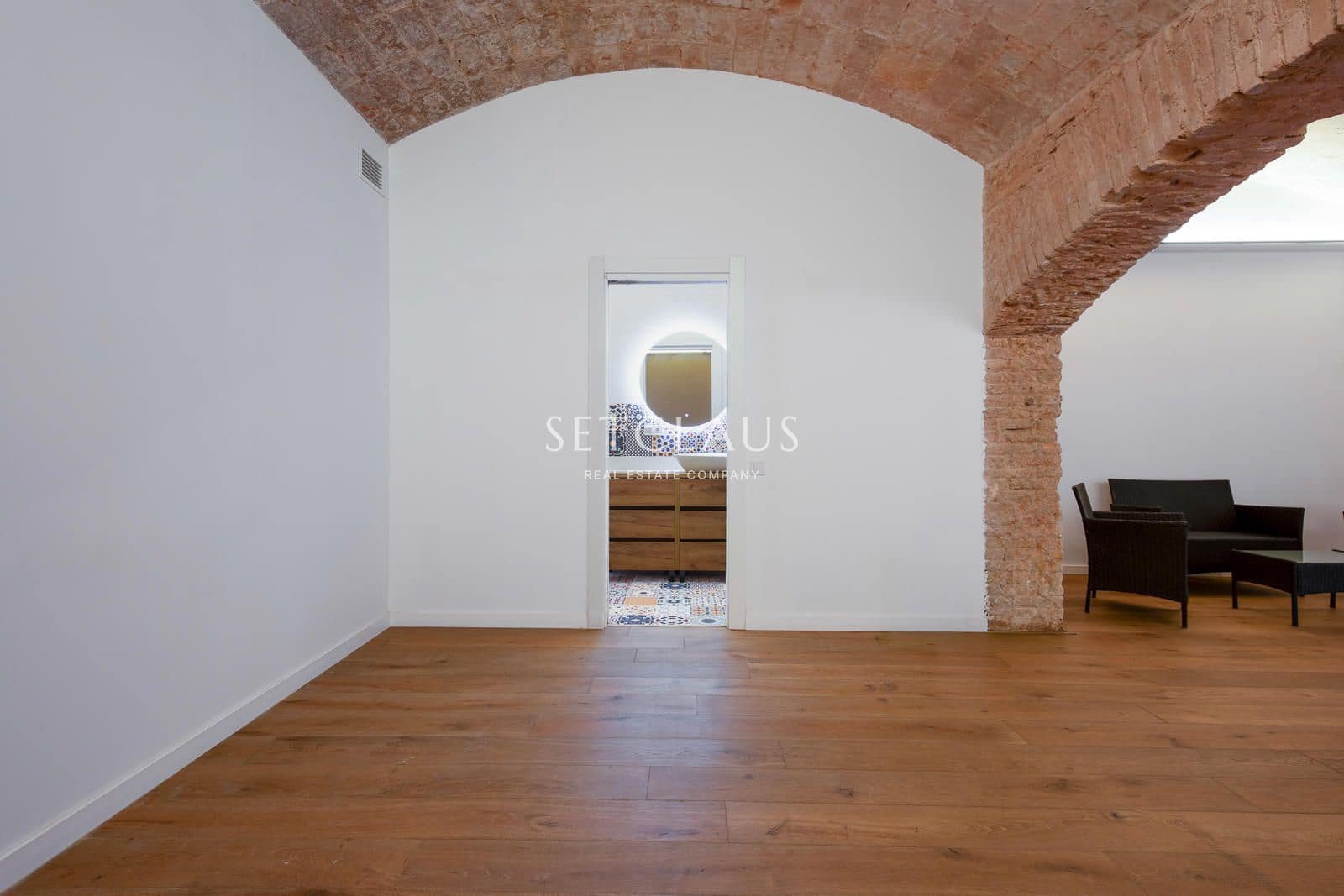 2 bedroom Flat for sale in Barcelona city with pool - € 790,000 (Ref: 9999387)