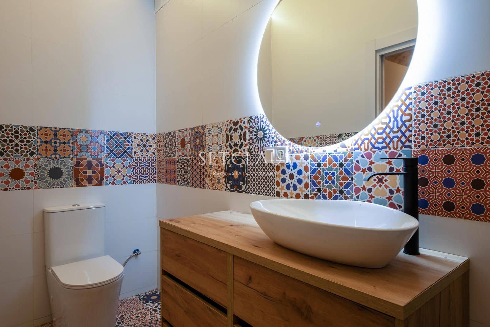 2 bedroom Flat for sale in Barcelona city with pool - € 790,000 (Ref: 9999387)