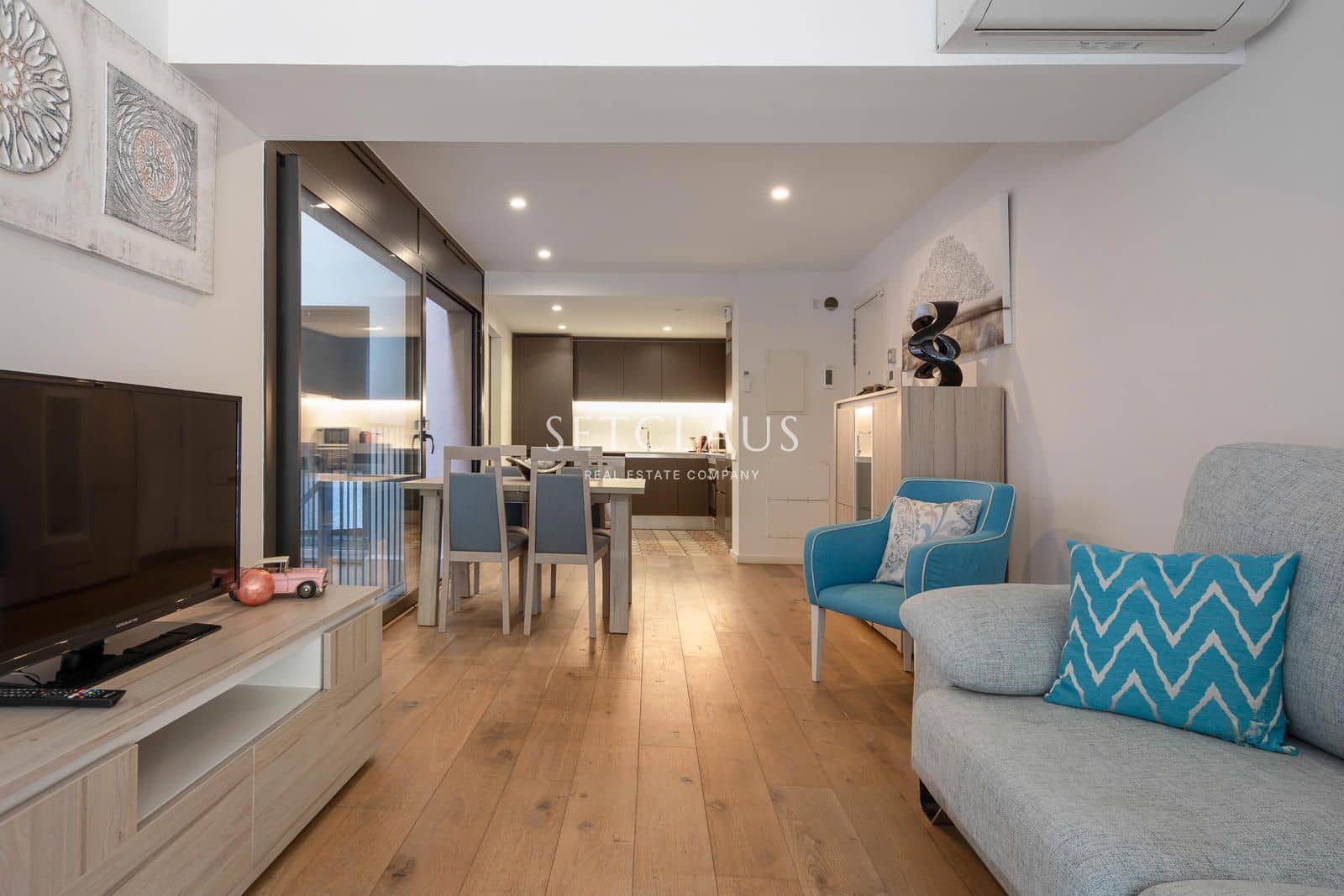 2 bedroom Flat for sale in Barcelona city with pool - € 790,000 (Ref: 9999387)