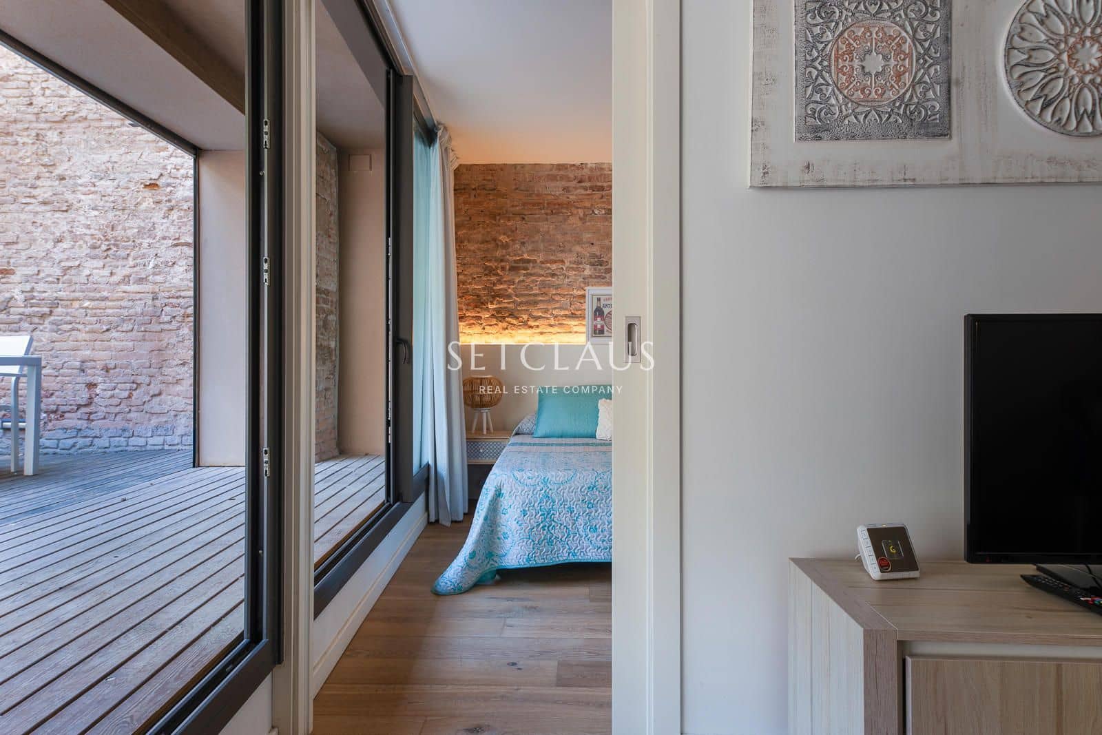 2 bedroom Flat for sale in Barcelona city with pool - € 790,000 (Ref: 9999387)