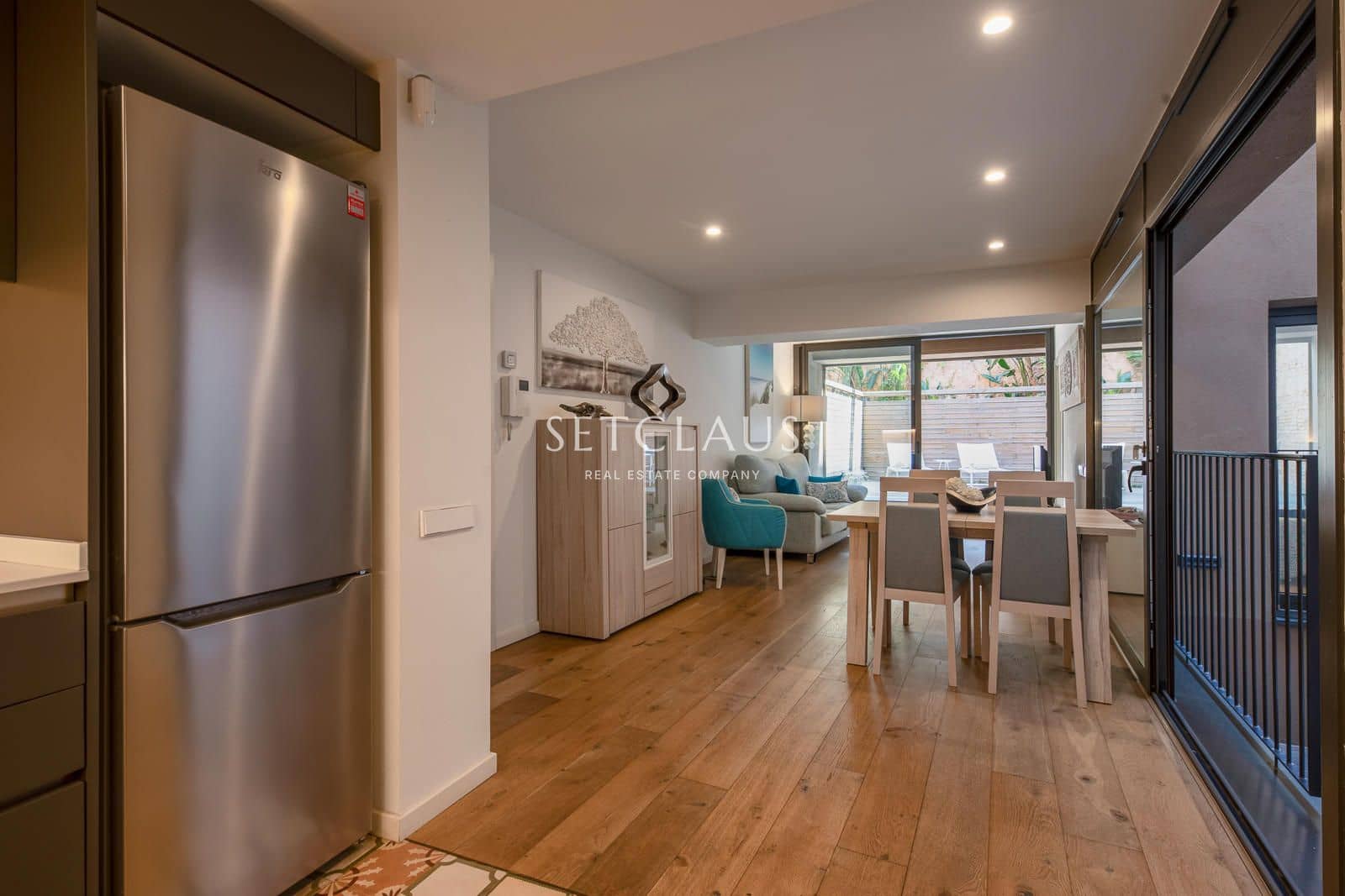 2 bedroom Flat for sale in Barcelona city with pool - € 790,000 (Ref: 9999387)