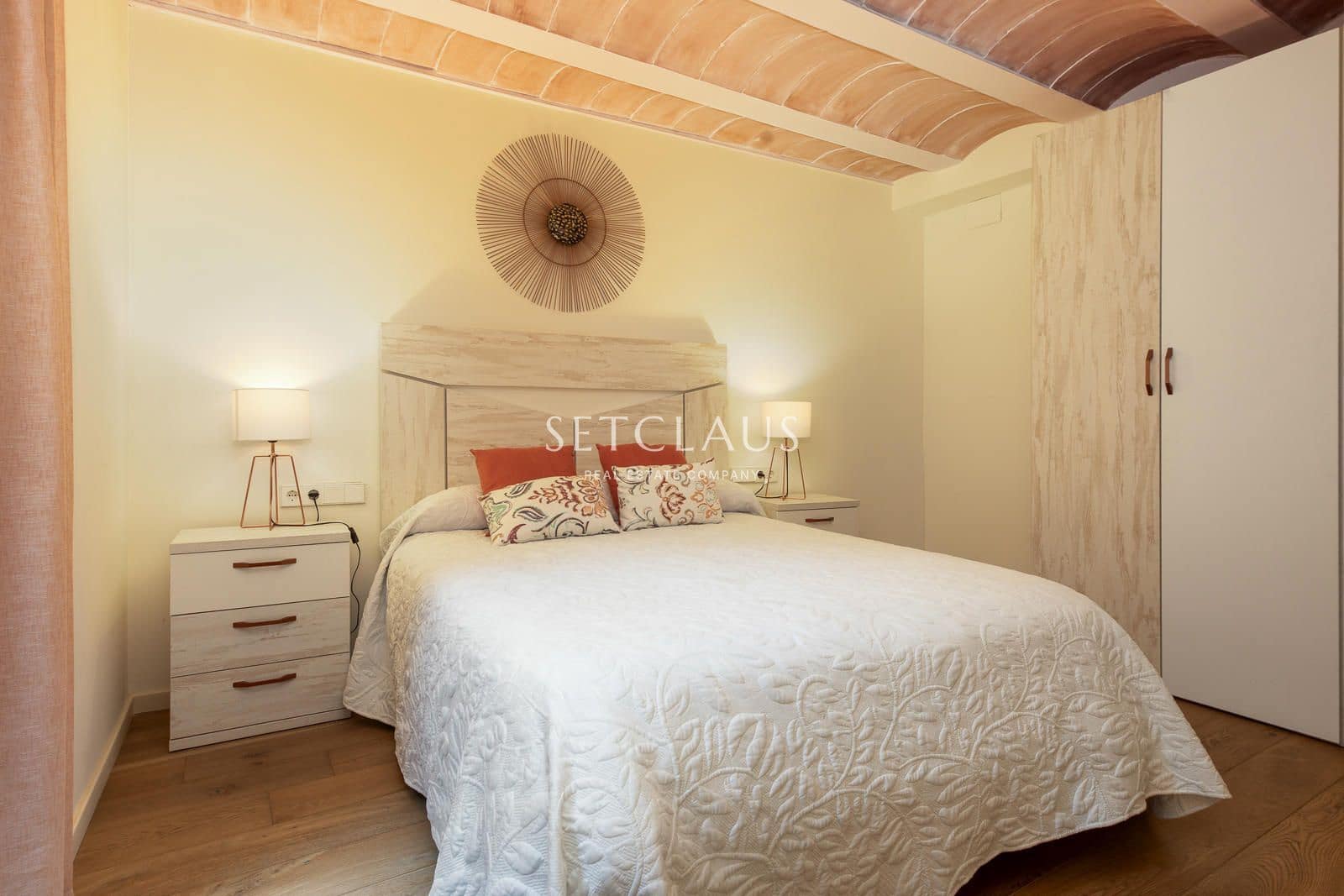 2 bedroom Flat for sale in Barcelona city with pool - € 790,000 (Ref: 9999387)