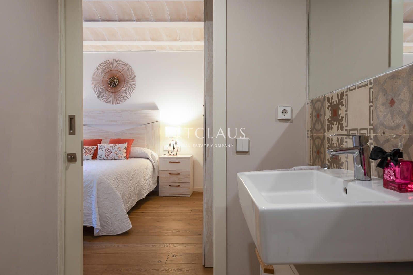 2 bedroom Flat for sale in Barcelona city with pool - € 790,000 (Ref: 9999387)