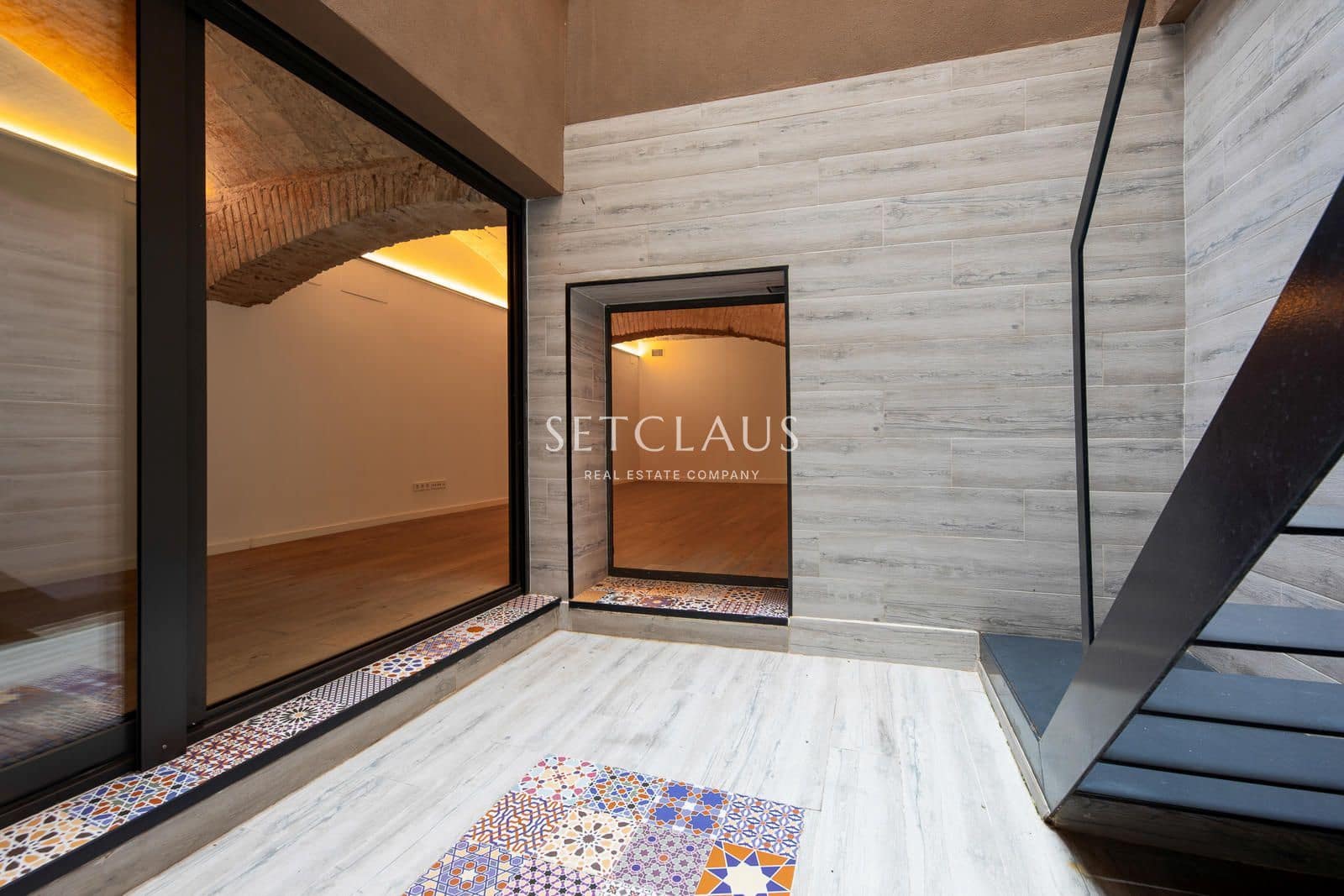 2 bedroom Flat for sale in Barcelona city with pool - € 790,000 (Ref: 9999387)