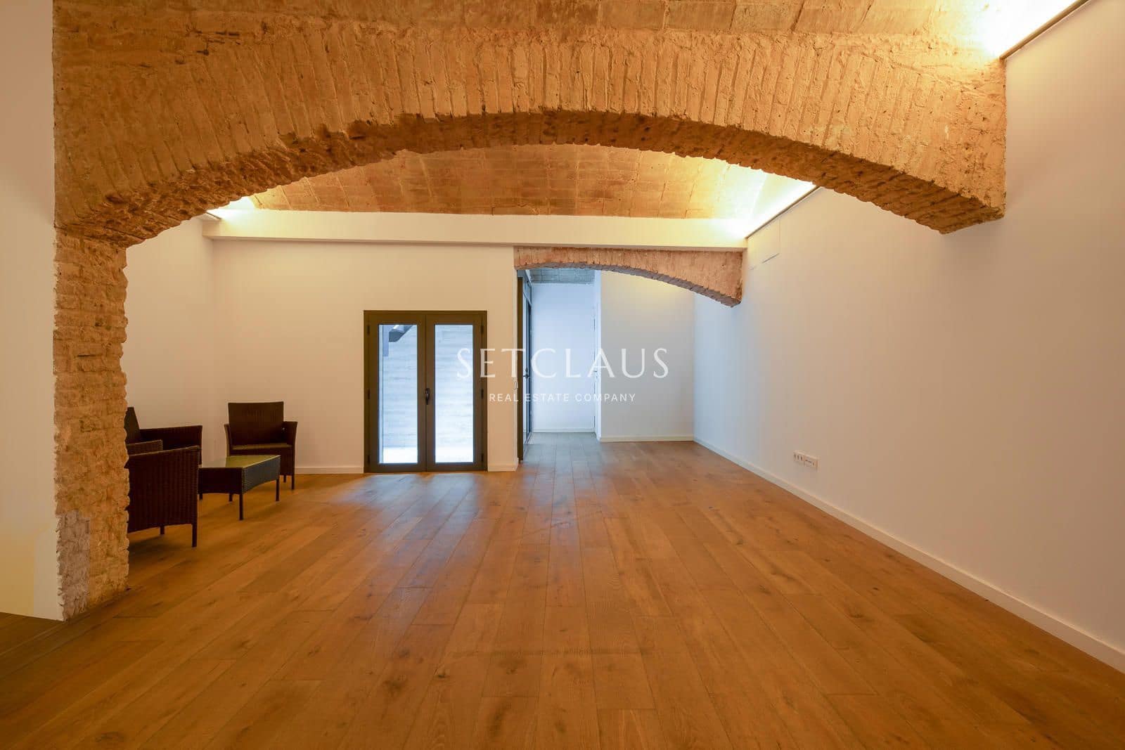 2 bedroom Flat for sale in Barcelona city with pool - € 790,000 (Ref: 9999387)
