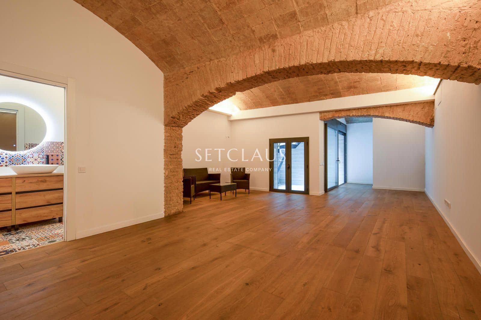 2 bedroom Flat for sale in Barcelona city with pool - € 790,000 (Ref: 9999387)