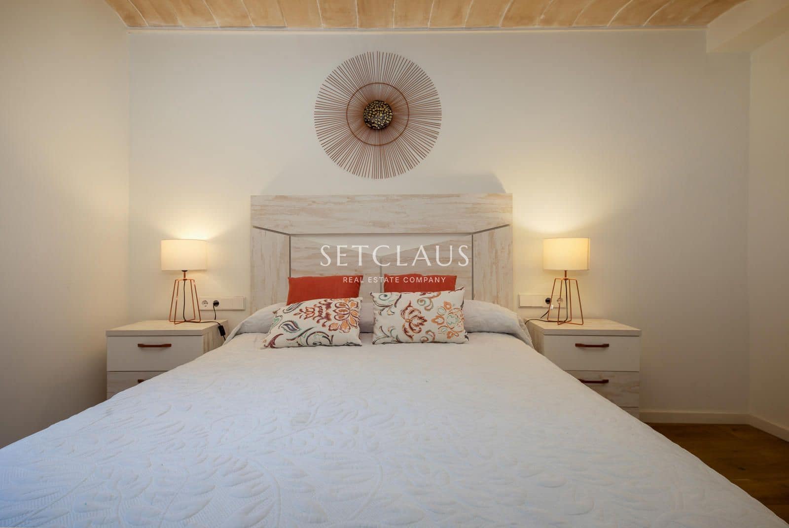 2 bedroom Flat for sale in Barcelona city with pool - € 790,000 (Ref: 9999387)