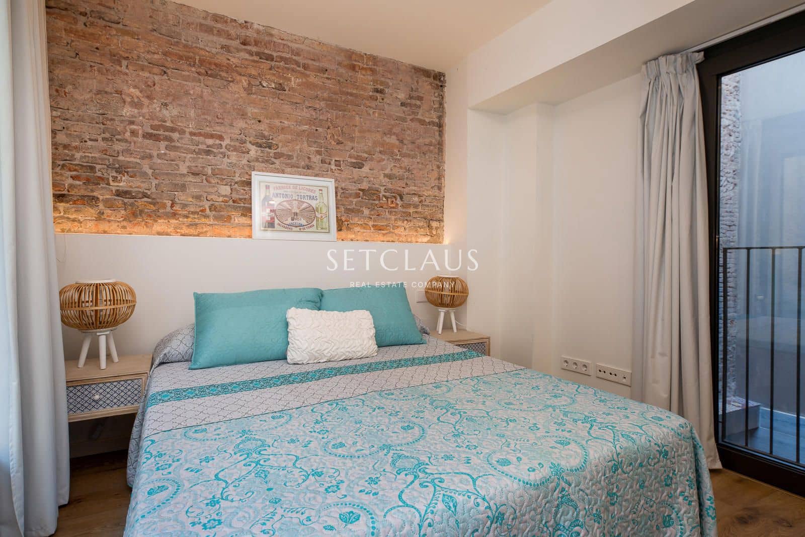 2 bedroom Flat for sale in Barcelona city with pool - € 790,000 (Ref: 9999387)