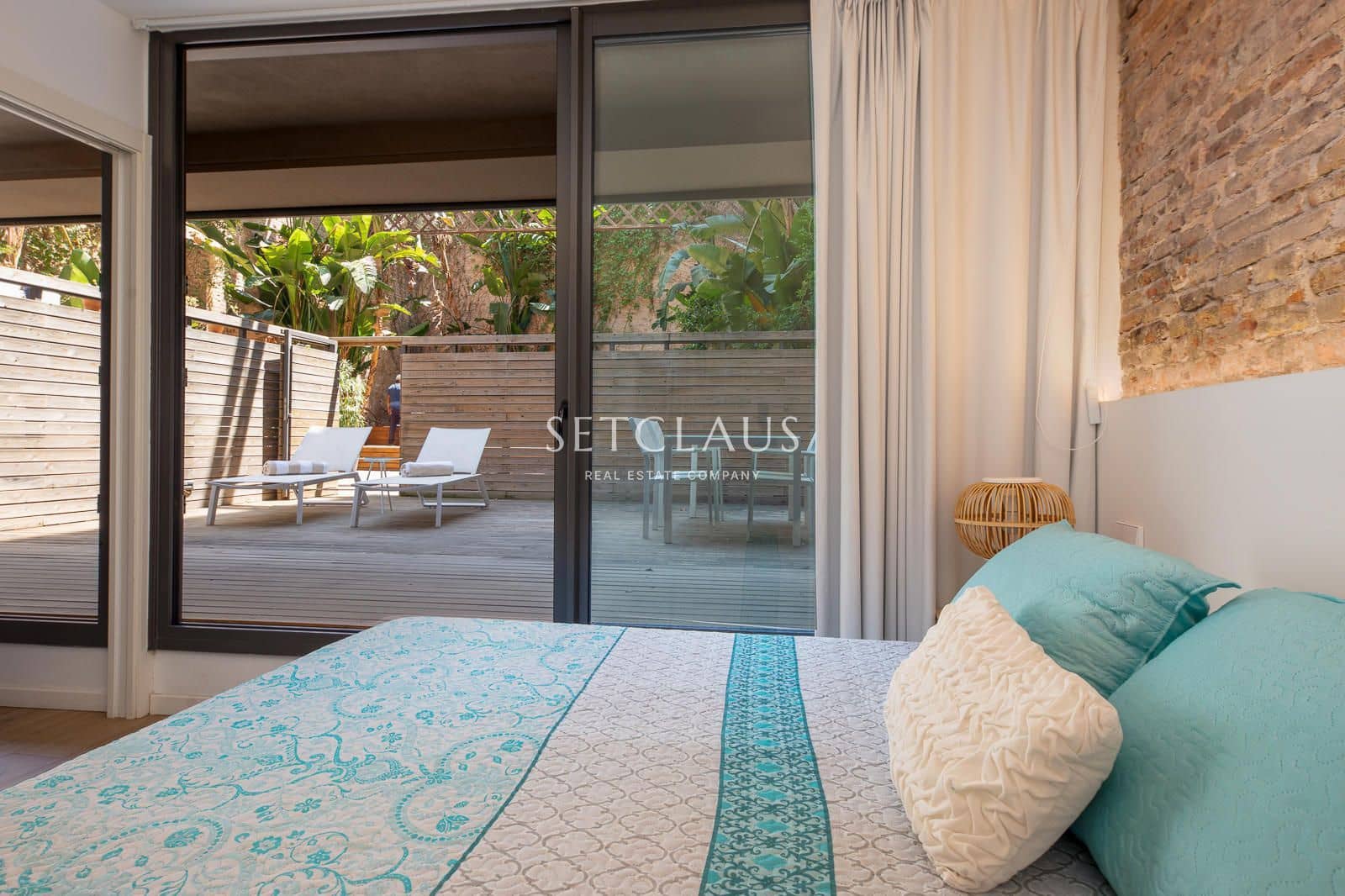 2 bedroom Flat for sale in Barcelona city with pool - € 790,000 (Ref: 9999387)