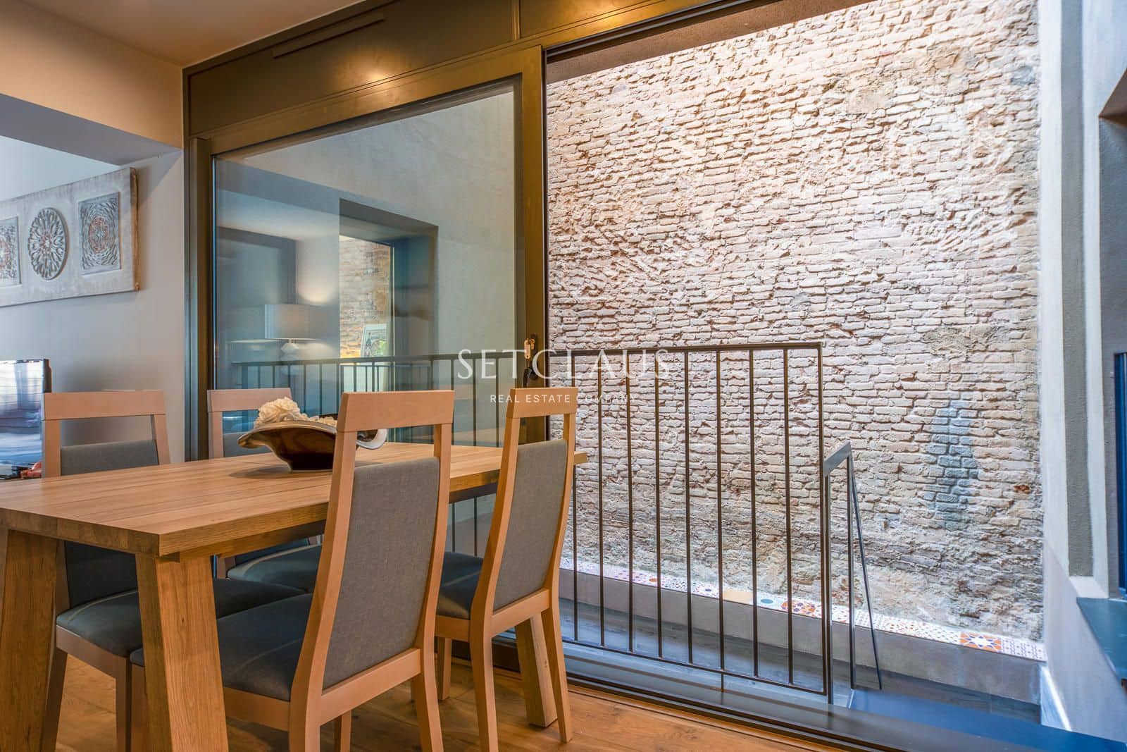 2 bedroom Flat for sale in Barcelona city with pool - € 790,000 (Ref: 9999387)