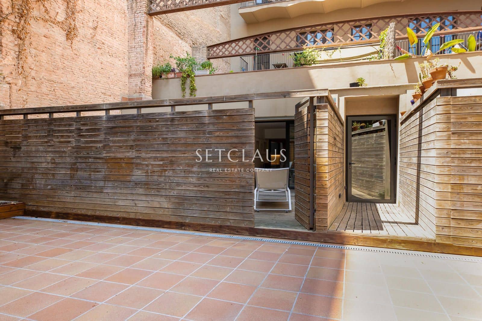 2 bedroom Flat for sale in Barcelona city with pool - € 790,000 (Ref: 9999387)