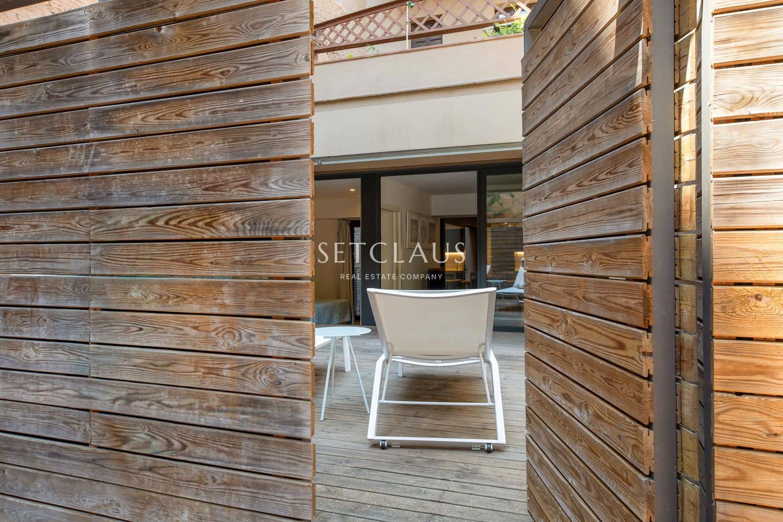 2 bedroom Flat for sale in Barcelona city with pool - € 790,000 (Ref: 9999387)
