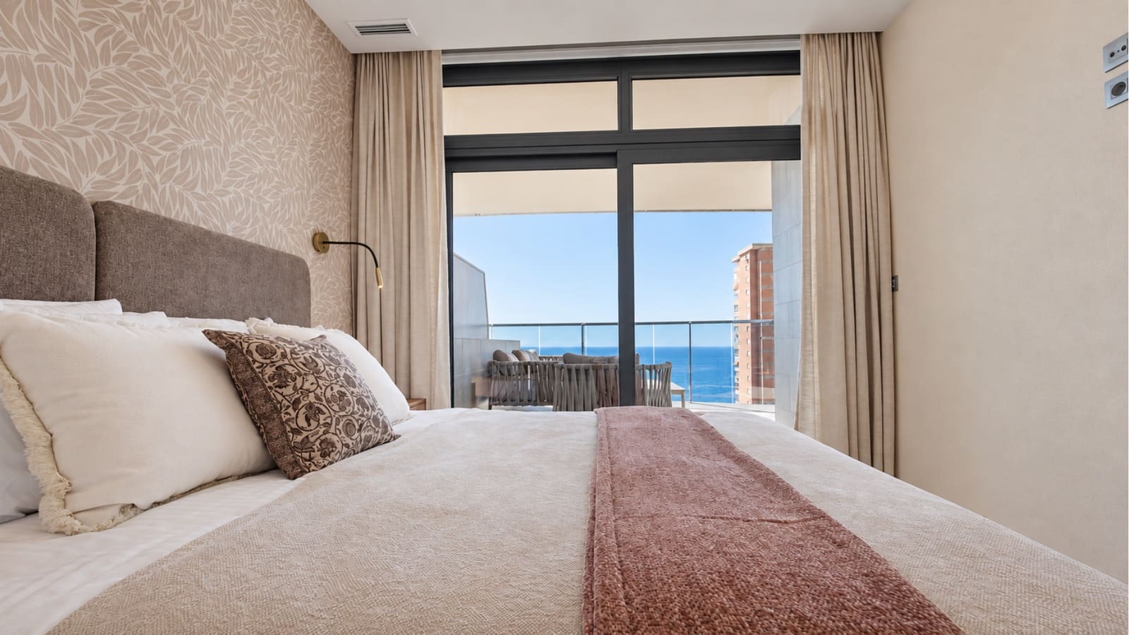 3 bedroom Apartment for sale in Benidorm with pool garage - € 898,000 (Ref: 10026069)