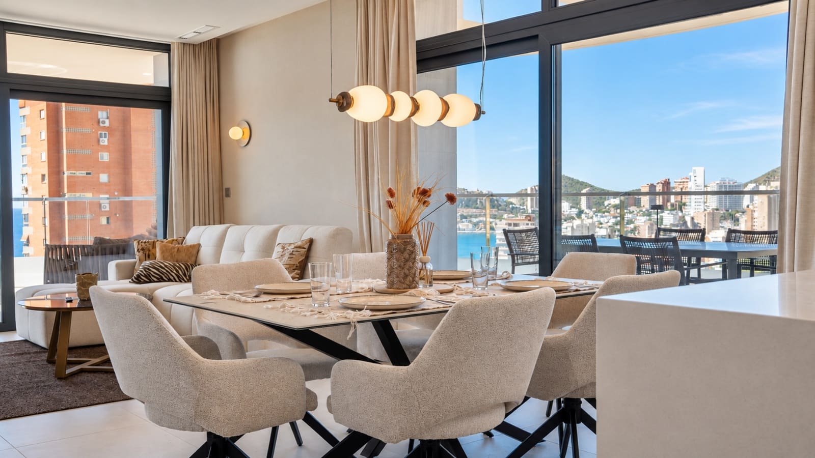 3 bedroom Apartment for sale in Benidorm with pool garage - € 898,000 (Ref: 10026069)