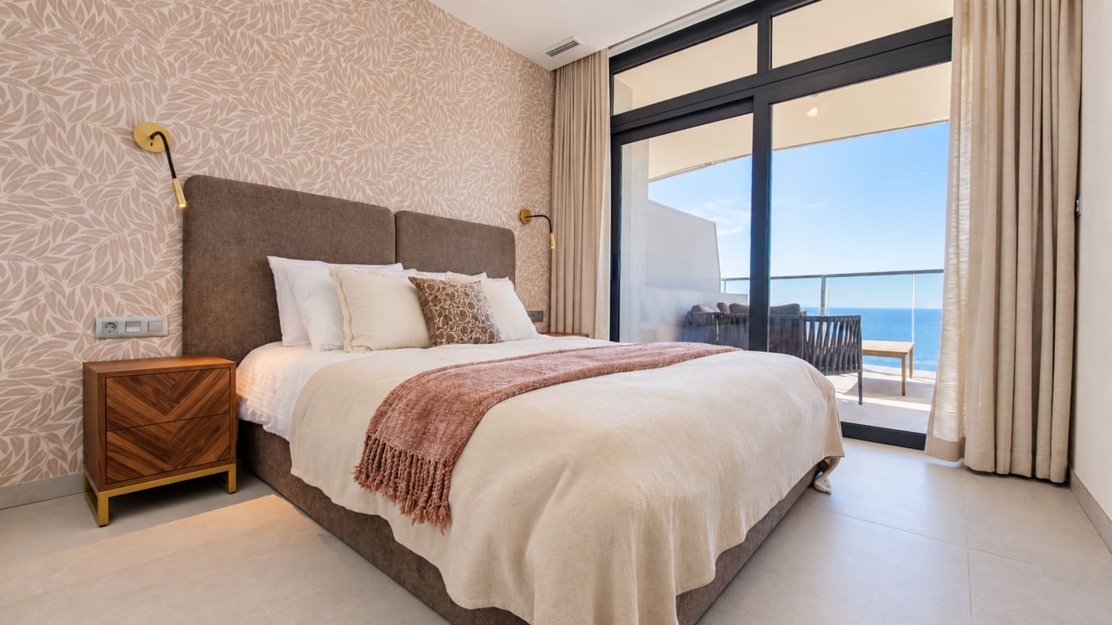 3 bedroom Apartment for sale in Benidorm with pool garage - € 898,000 (Ref: 10026069)