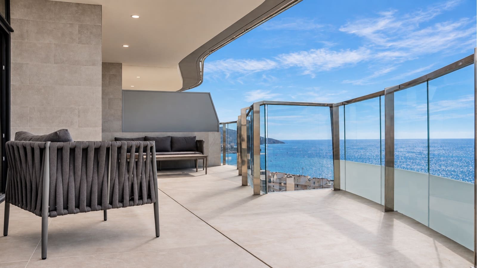 3 bedroom Apartment for sale in Benidorm with pool garage - € 898,000 (Ref: 10026069)