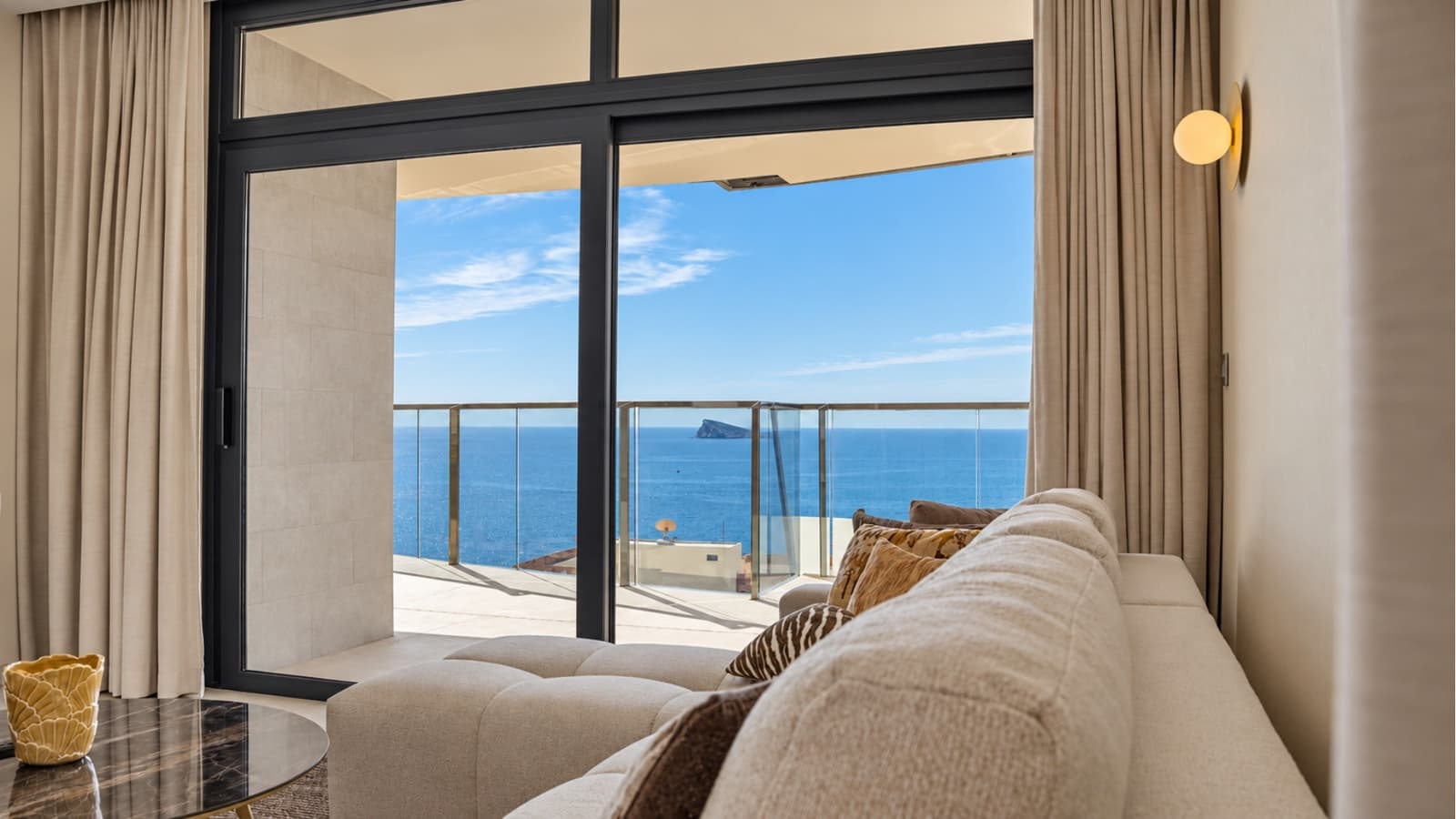 3 bedroom Apartment for sale in Benidorm with pool garage - € 898,000 (Ref: 10026069)