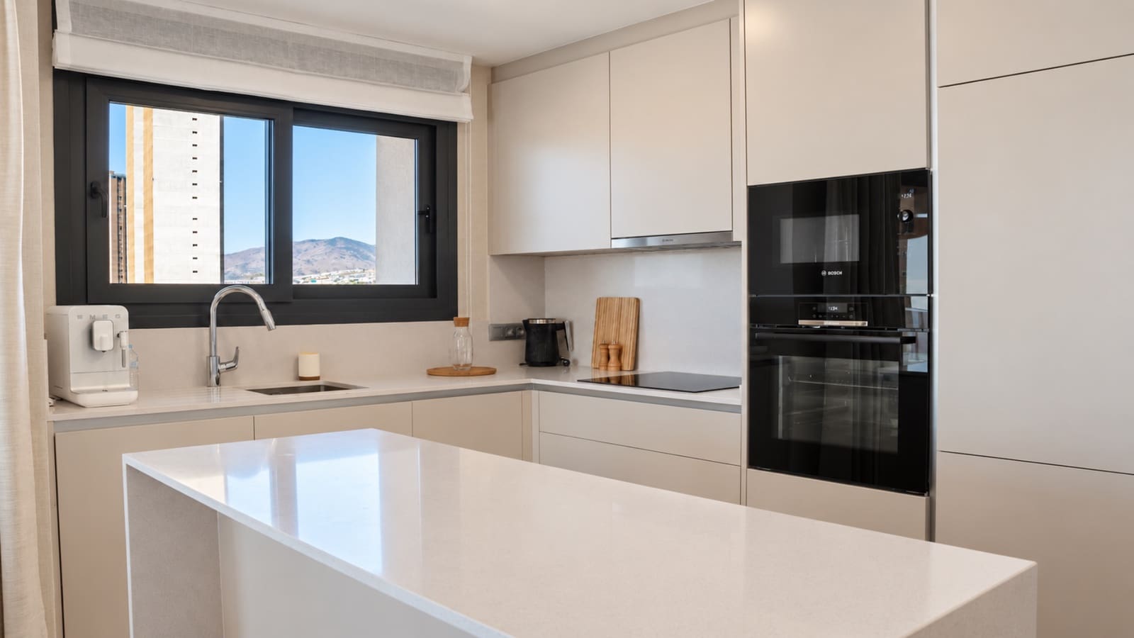 3 bedroom Apartment for sale in Benidorm with pool garage - € 898,000 (Ref: 10026069)