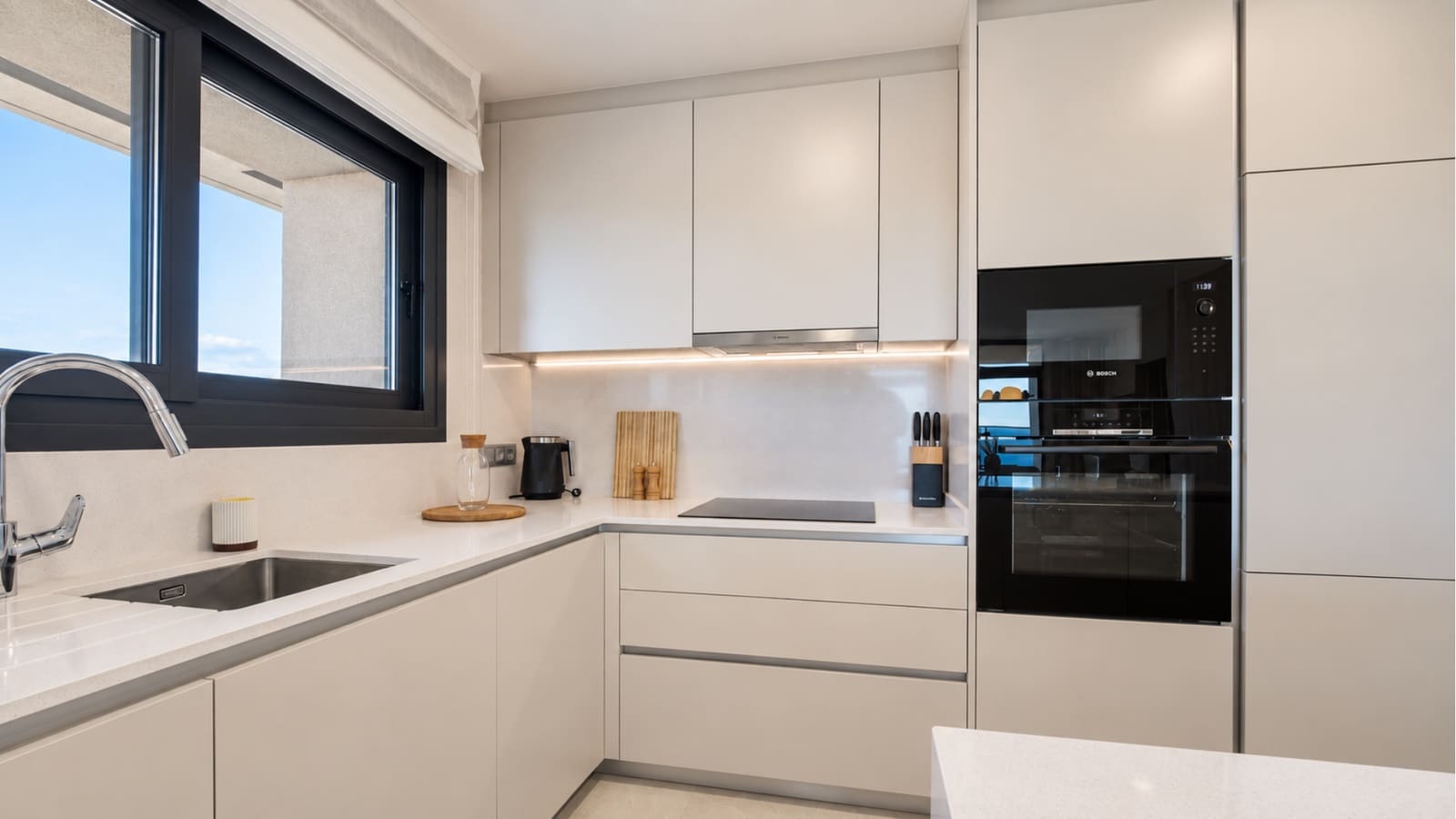 3 bedroom Apartment for sale in Benidorm with pool garage - € 898,000 (Ref: 10026069)