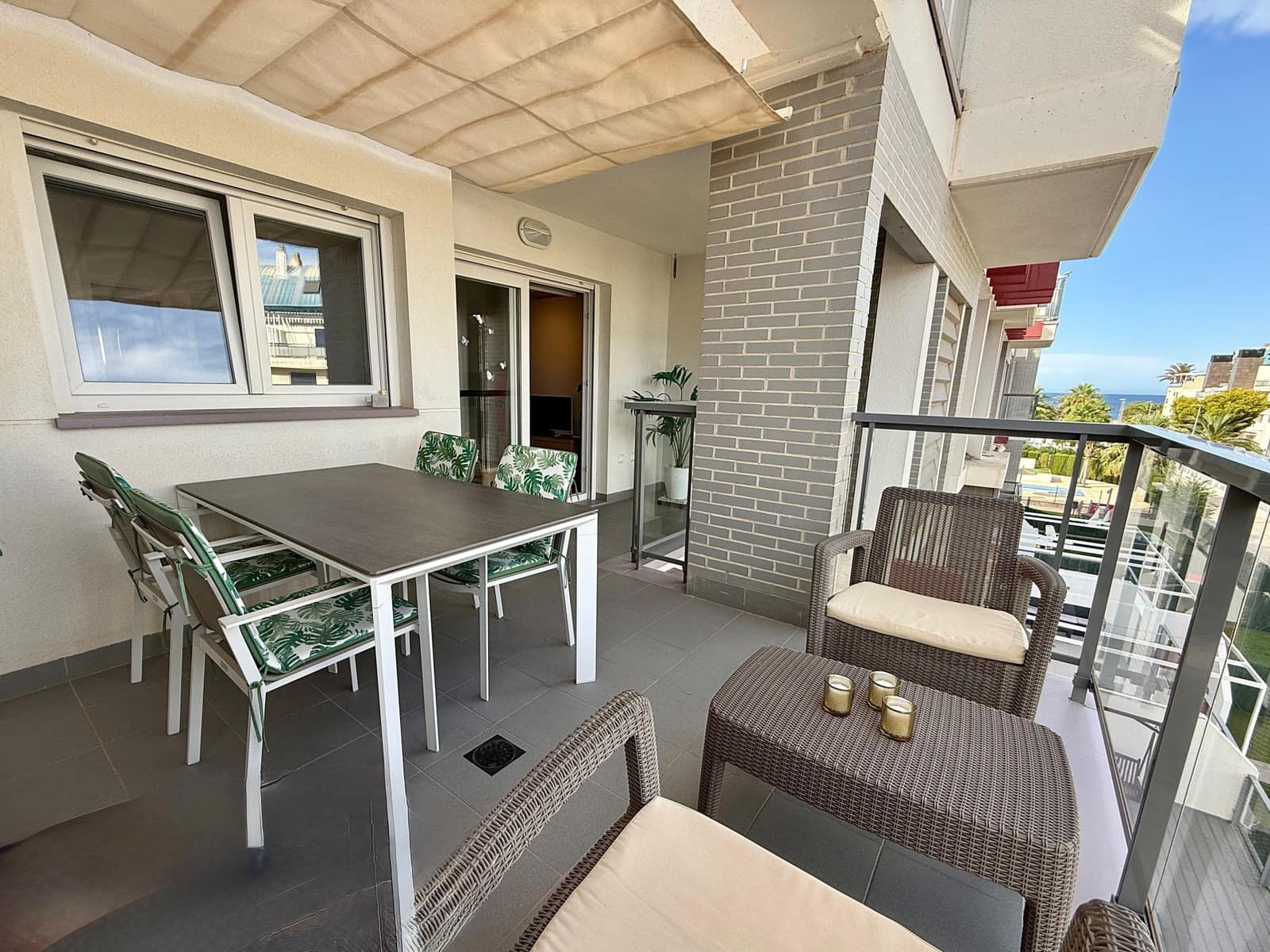 Apartamento de 2 habitaciones en Dénia en venta con piscina garaje - 379.000 € (Ref: 10026085)