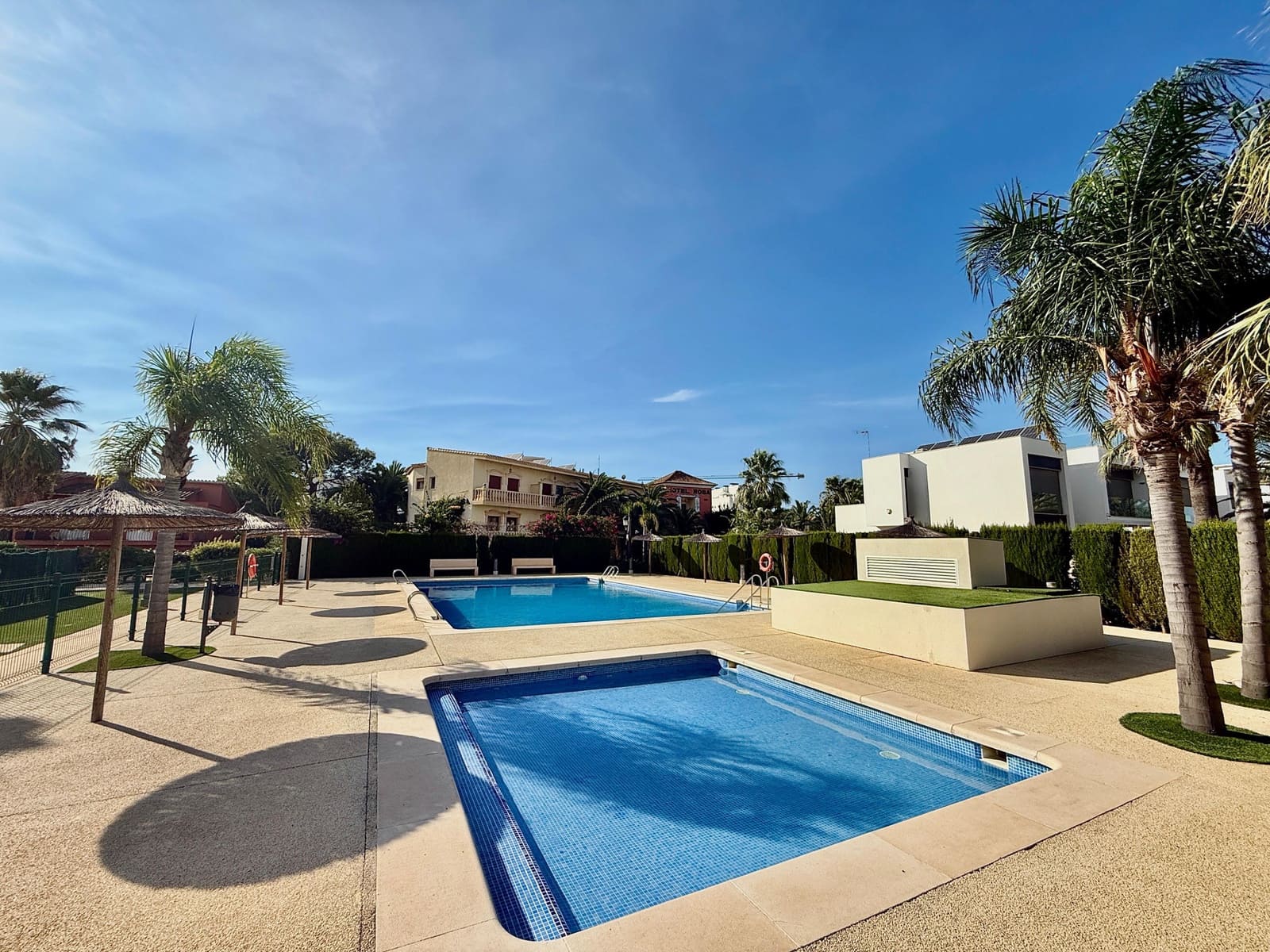 Apartamento de 2 habitaciones en Dénia en venta con piscina garaje - 379.000 € (Ref: 10026085)
