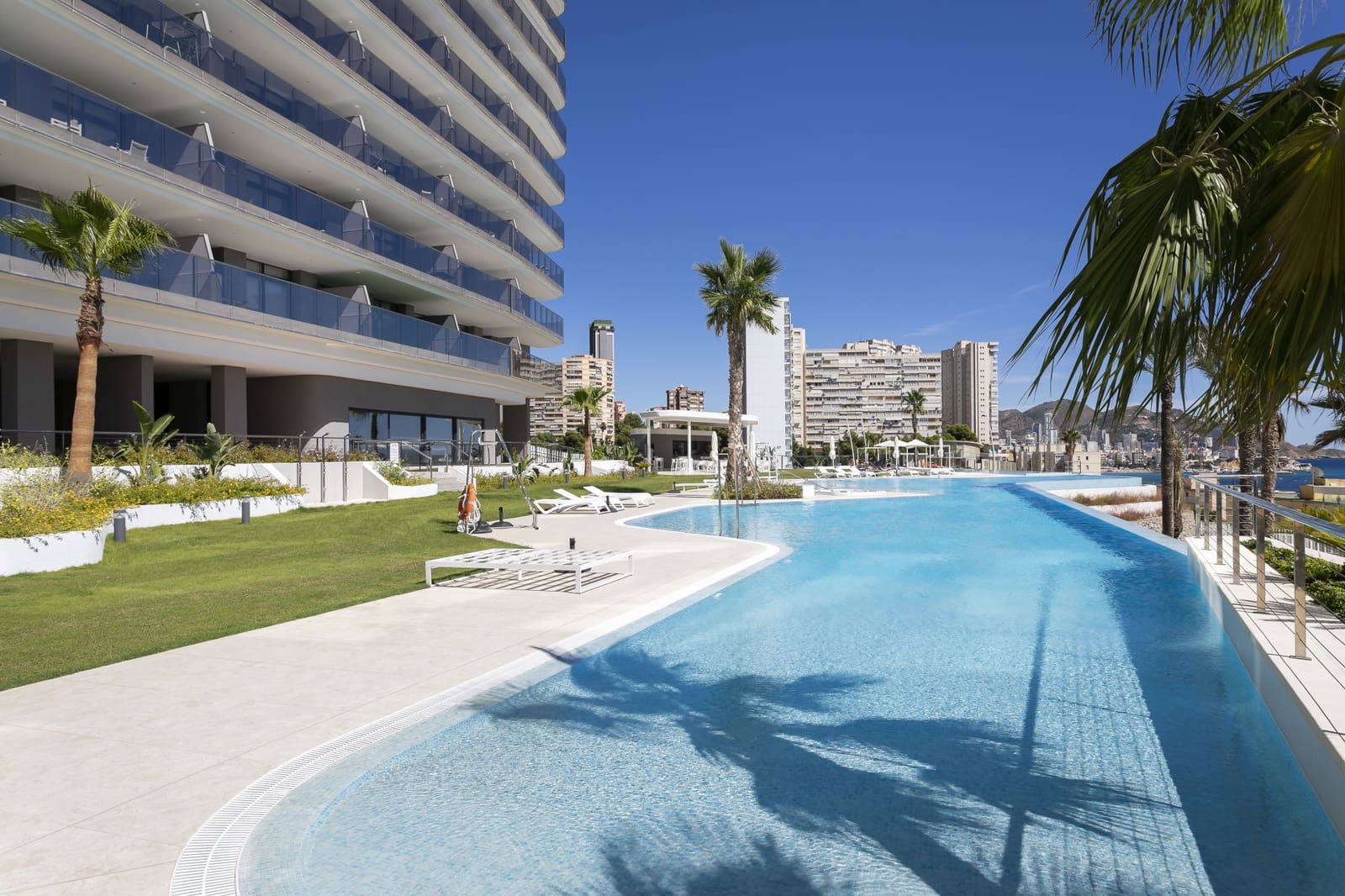 1 slaapkamer Appartement te koop in Benidorm met zwembad garage - € 562.000 (Ref: 10026087)