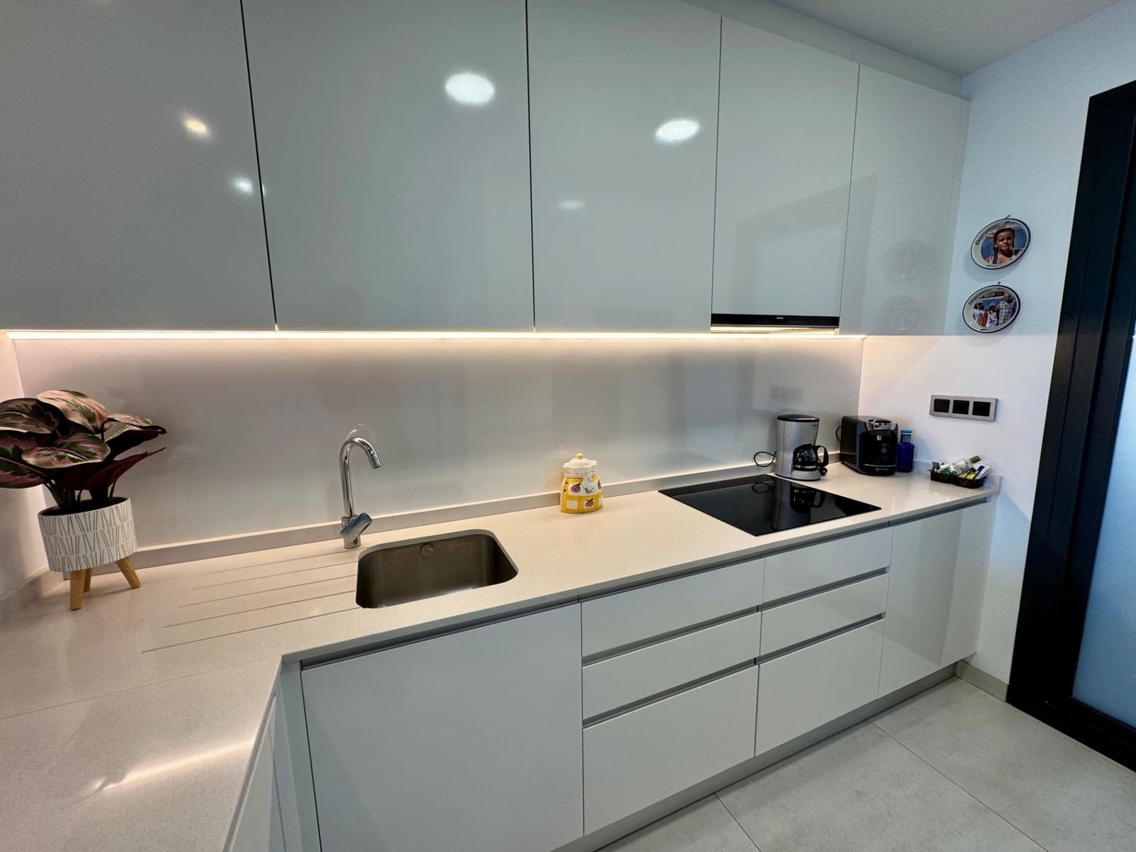 2 slaapkamer Appartement te koop in Benidorm met zwembad garage - € 675.000 (Ref: 10026091)