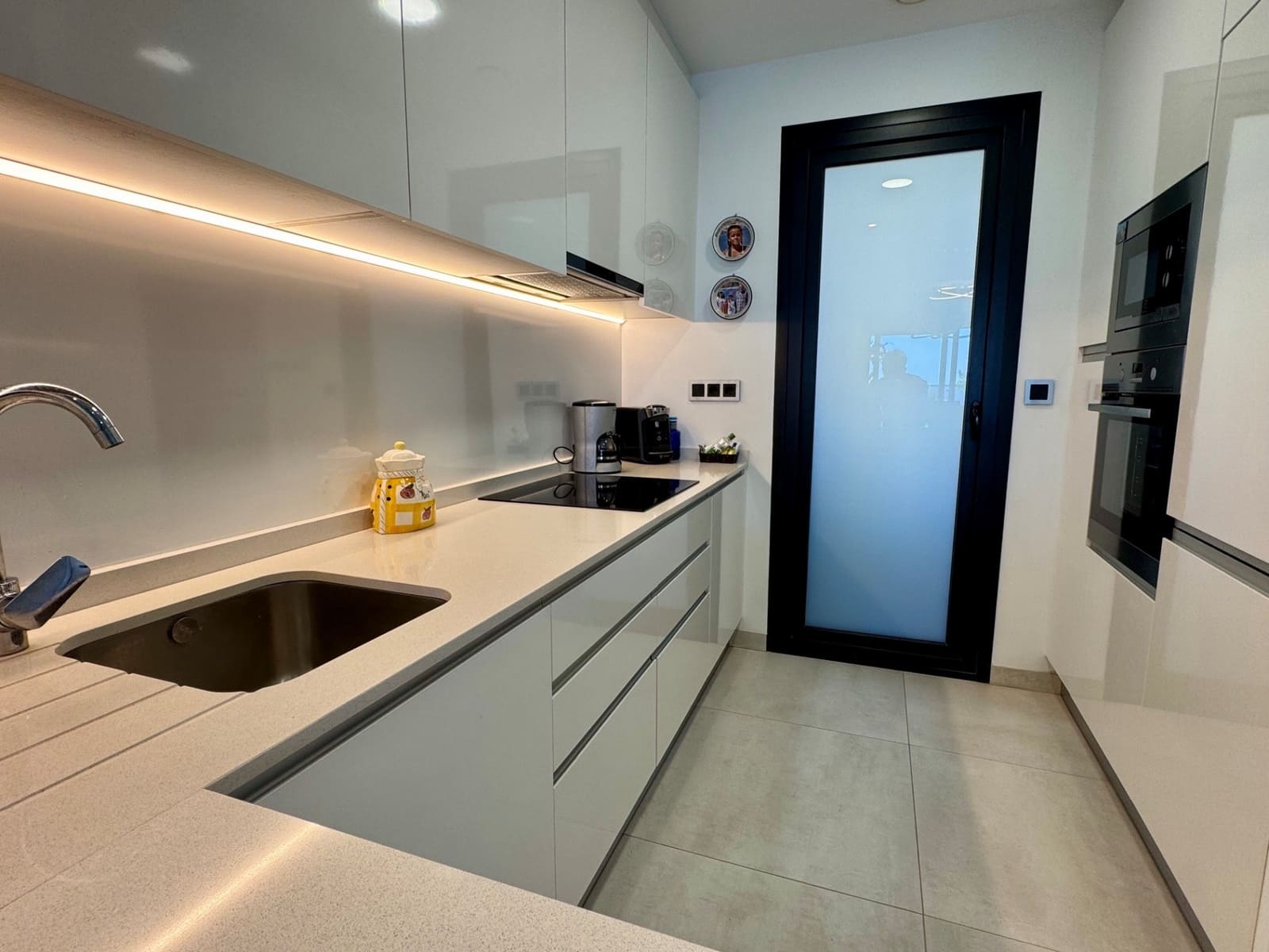 2 slaapkamer Appartement te koop in Benidorm met zwembad garage - € 675.000 (Ref: 10026091)