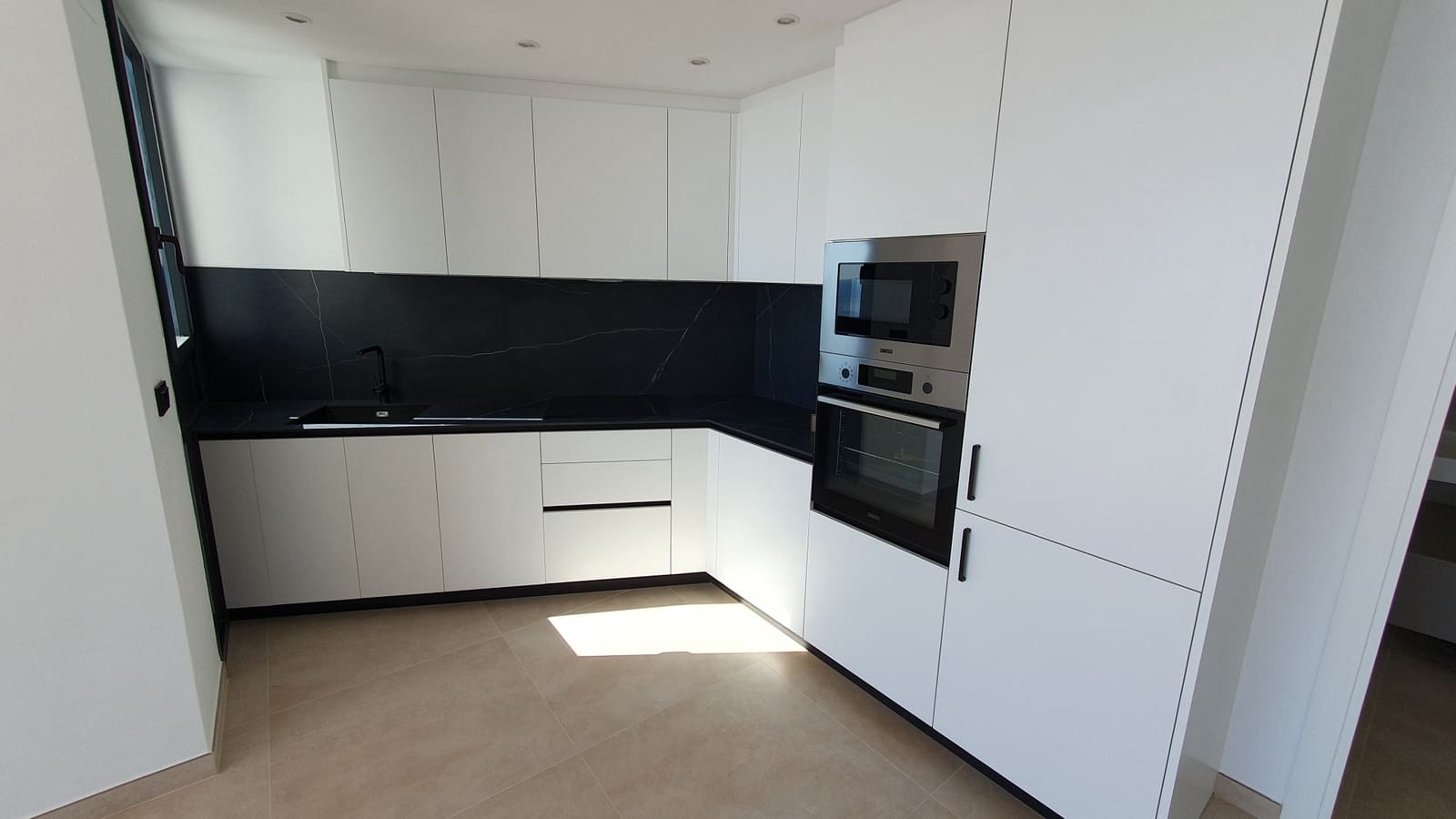 2 makuuhuone Huoneisto myytävänä paikassa Benidorm mukana uima-altaan 
autotalli - 595 000 € (Ref: 10026092)