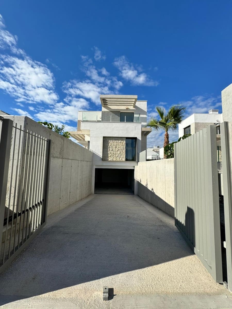 4 bedroom Villa for sale in Finestrat with garage - € 895,000 (Ref: 10026128)