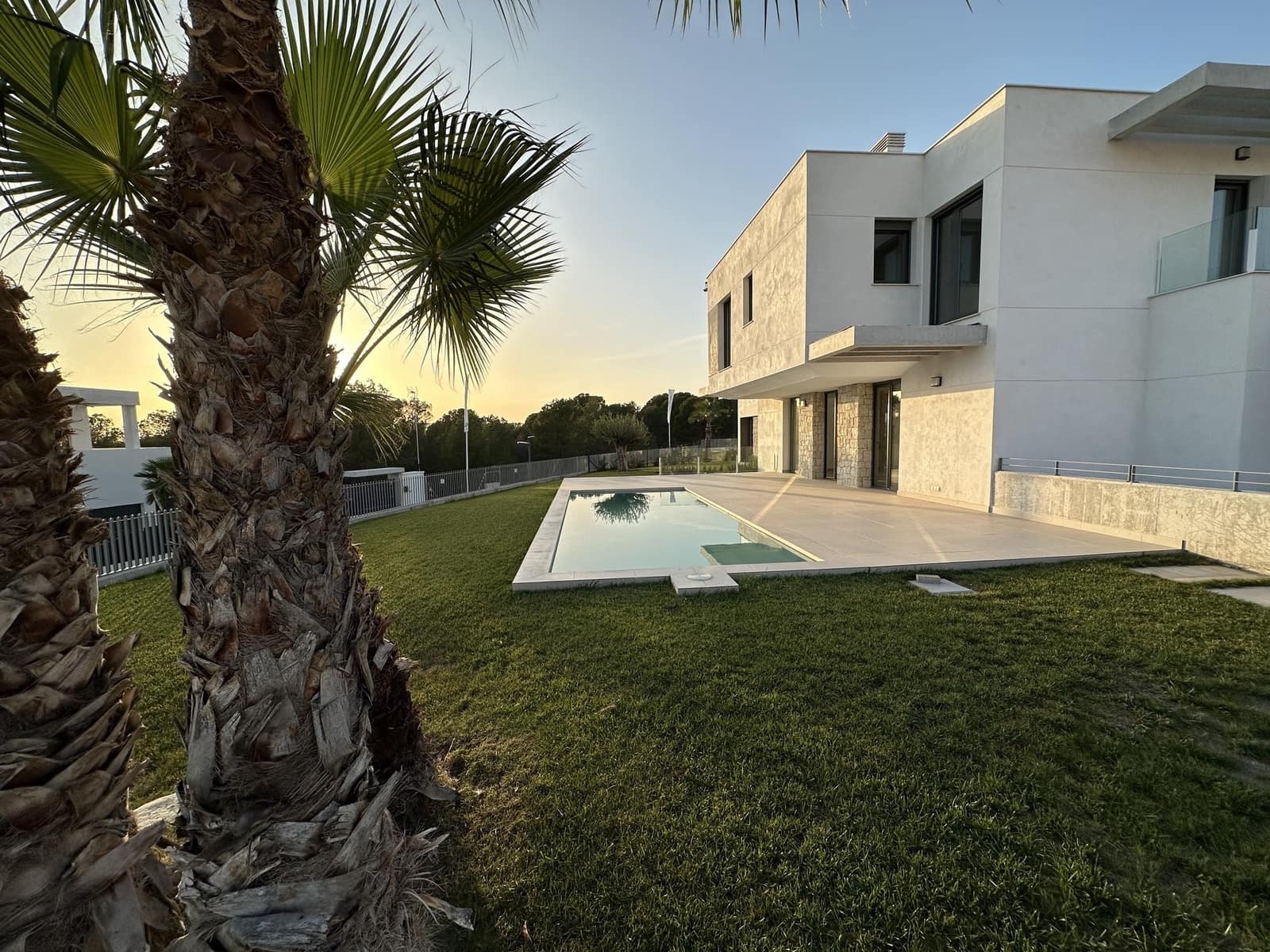 4 bedroom Villa for sale in Finestrat with garage - € 895,000 (Ref: 10026128)